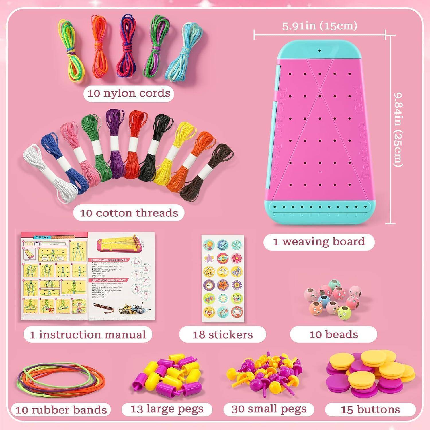 Buntes Webset auf rosa Hintergrund mit Webrahmen, Schnüren, Baumwollgarn, Anleitung, Aufklebern, Perlen, Gummiband, Stiften und Knöpfen.