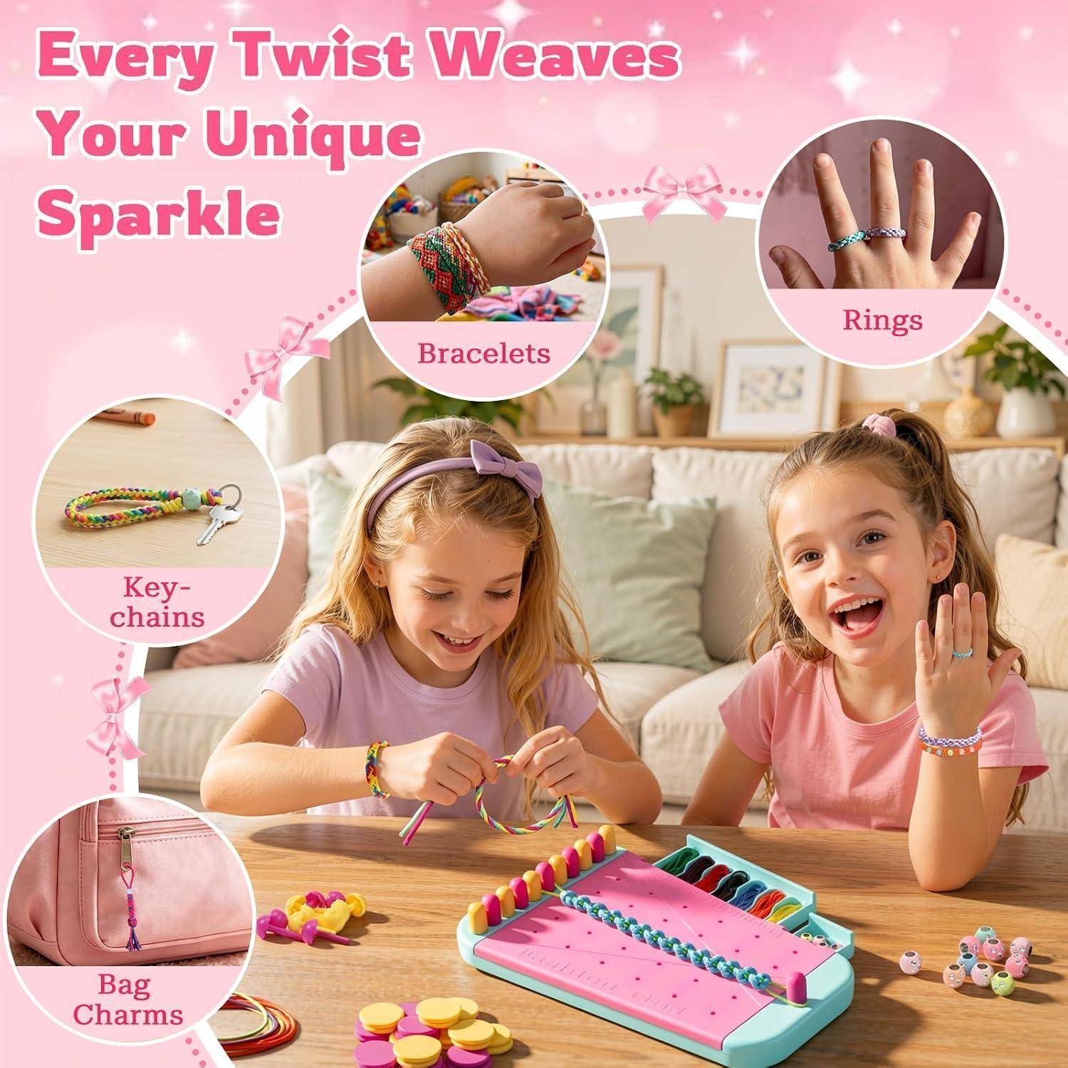 Zwei Mädchen stellen bunte Schmuckstücke und Schlüsselanhänger an einem Tisch her; der Text lautet „Every Twist Weaves Your Unique Sparkle" und zeigt Armbänder, Ringe, Schlüsselanhänger und Taschenanhänger.