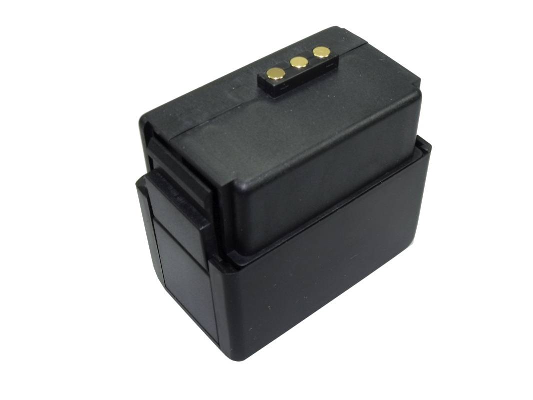 Schwarzes wiederaufladbares Batteriepack mit drei vergoldeten Kontaktterminals oben, isoliert auf weißem Hintergrund dargestellt.