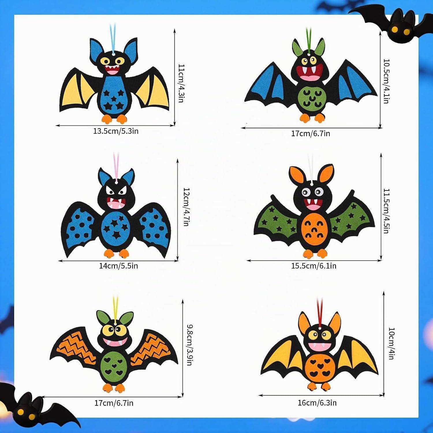 Sechs Cartoon-Fledermaus-Dekorationen in verschiedenen Farben und Größen, jede mit Höhen- und Breitenangaben in cm/Zoll.