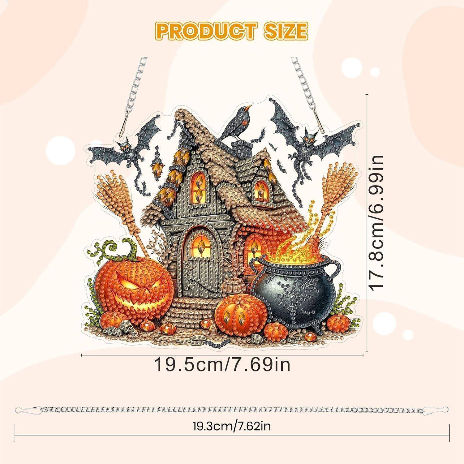 Größentabelle für ein Halloween-Hexenhaus-Set mit Kürbissen und Fledermäusen; die Abmessungen betragen 19,5 cm Breite, 17,8 cm Höhe und Kettenlänge 19,3 cm.