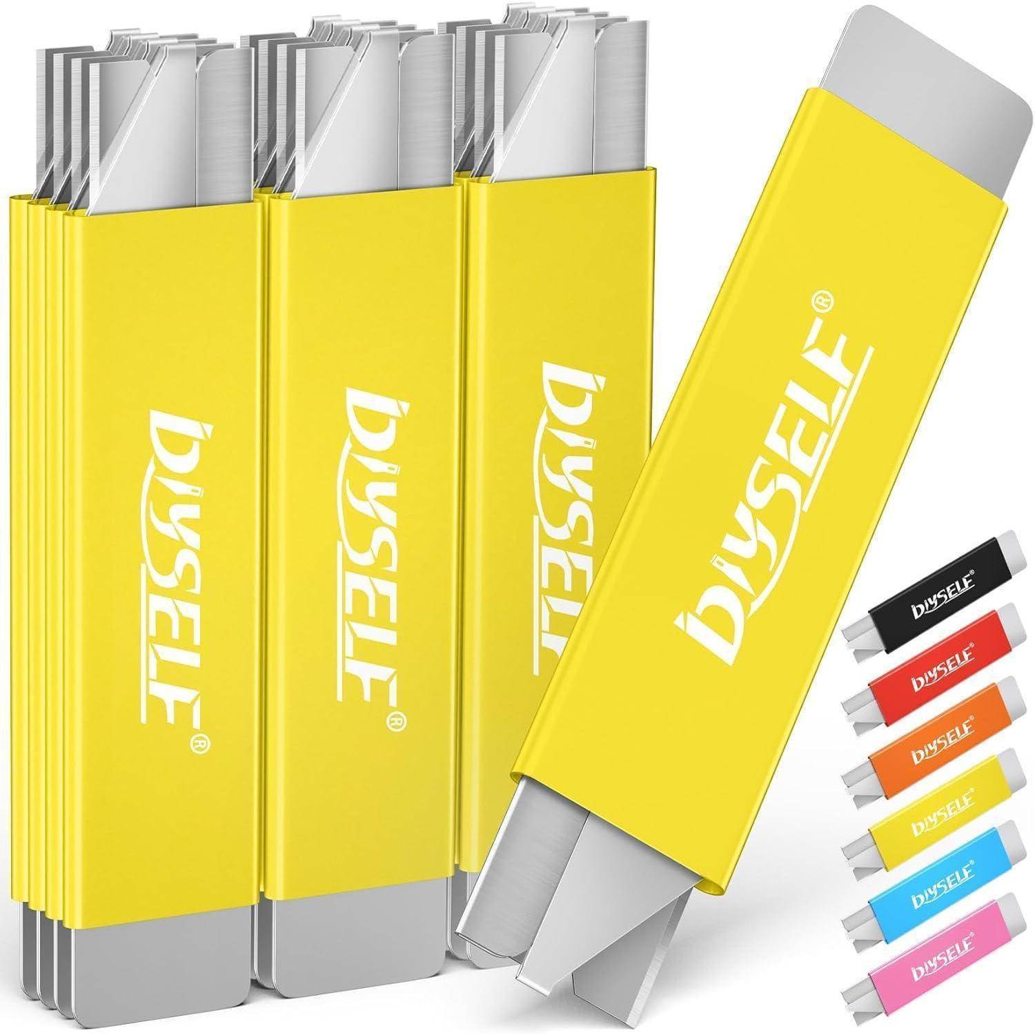 Gelbe BISSELF-Feuerzeuge im Streichholzschachtel-Stil in verschiedenen Farben, darunter eines offenes gelbes und ein kleiner Stapel in assorted Farben.