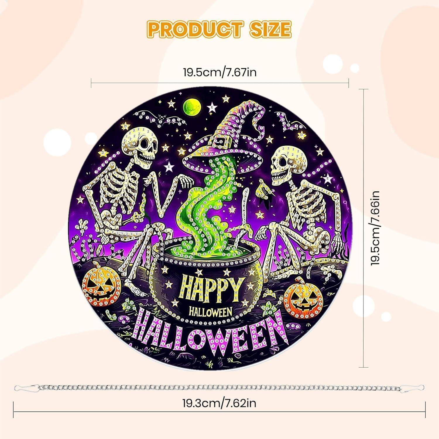 Das Produktgrößendiagramm zeigt ein rundes Halloween-Design mit den Maßen 19,5 cm x 19,5 cm und zeigt Skelette, einen Hexenhut, einen grünen Zaubertrank, Kürbislaternen und den Text „HAPPY HALLOWEEN