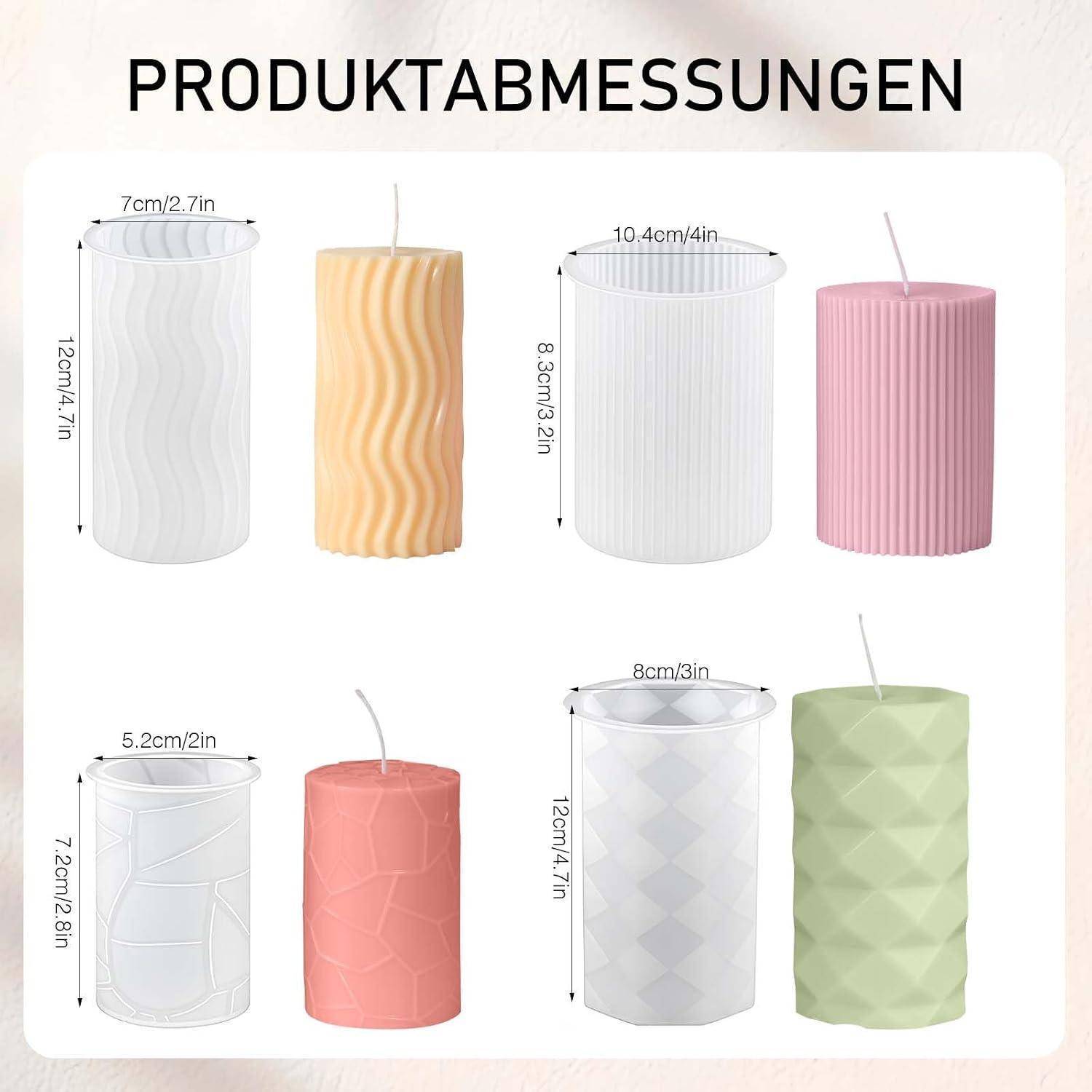 Produktdimensionschart mit sechs strukturierten Kerzen mit Dochten in verschiedenen Farben, gekennzeichnet mit Größen von 5,2 cm bis 12 cm Breite und 7,2 cm bis 12 cm Höhe.