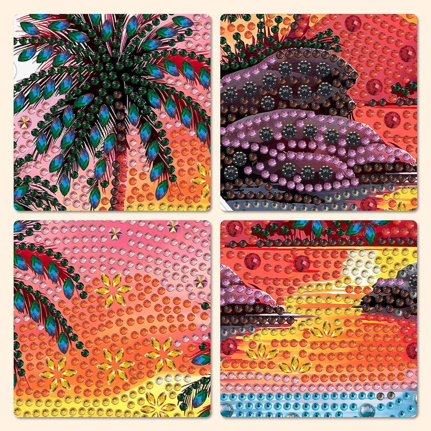 Vier bunte Strass-Kunsttafeln mit tropischen Blättern, Blüten und Fischen auf rosa, orange und gelben Hintergründen.