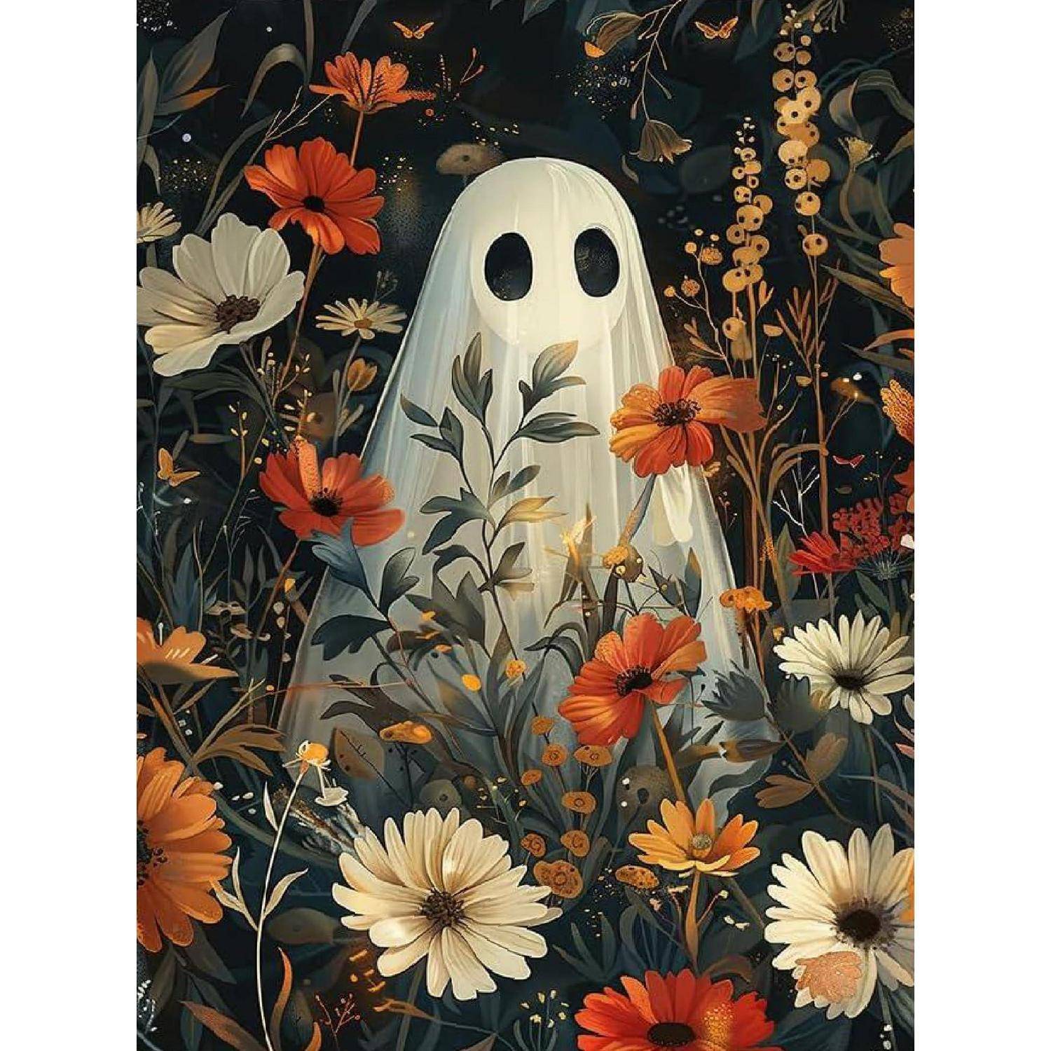 Ein niedliches weißes Gespenst mit schwarzen Augen steht unter orange-, creme- und gelben Blumen in einem dunklen Blumengarten.