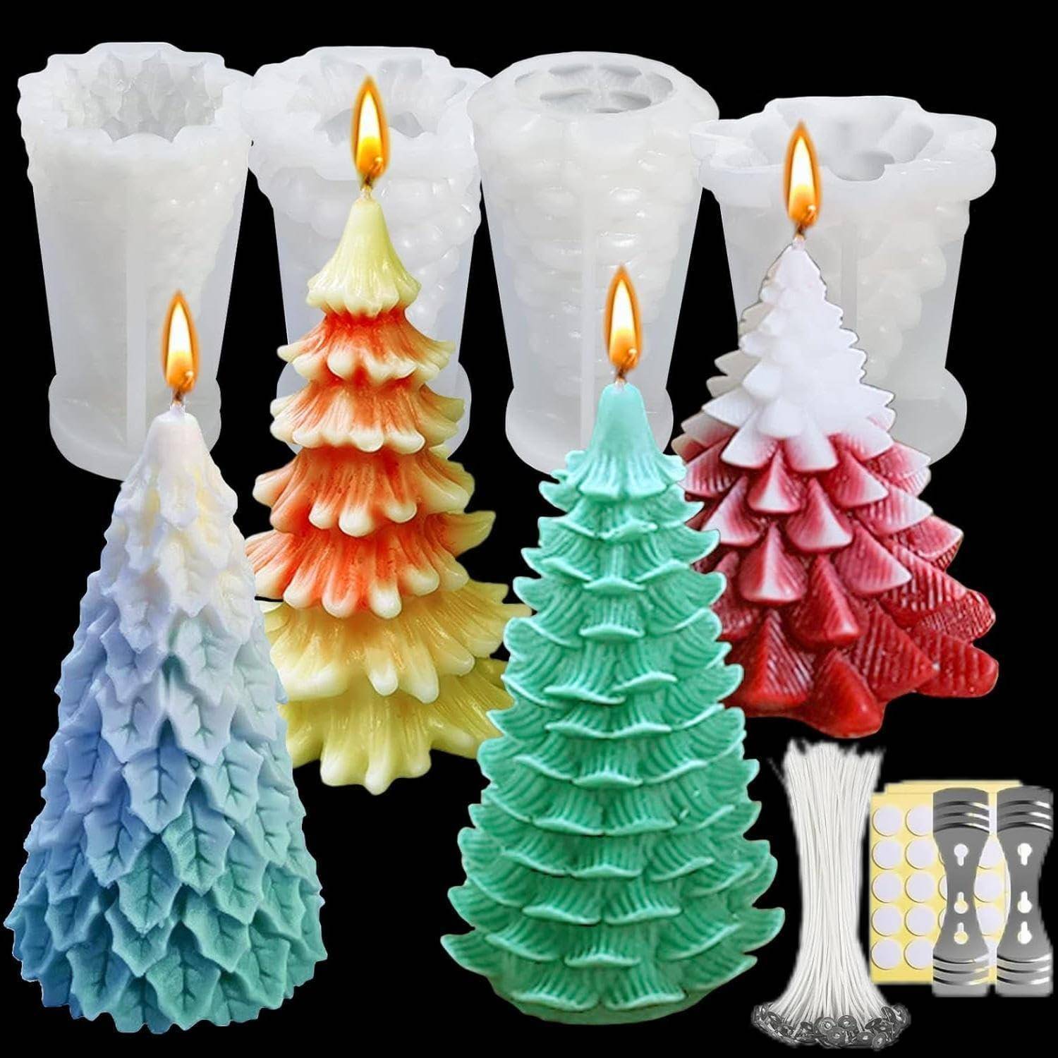 Satz von weihnachtsbaumförmigen Kerzen in Blau, Gelb, Grün und Rot, mit brennenden Dochten und Formbeispielen dahinter.