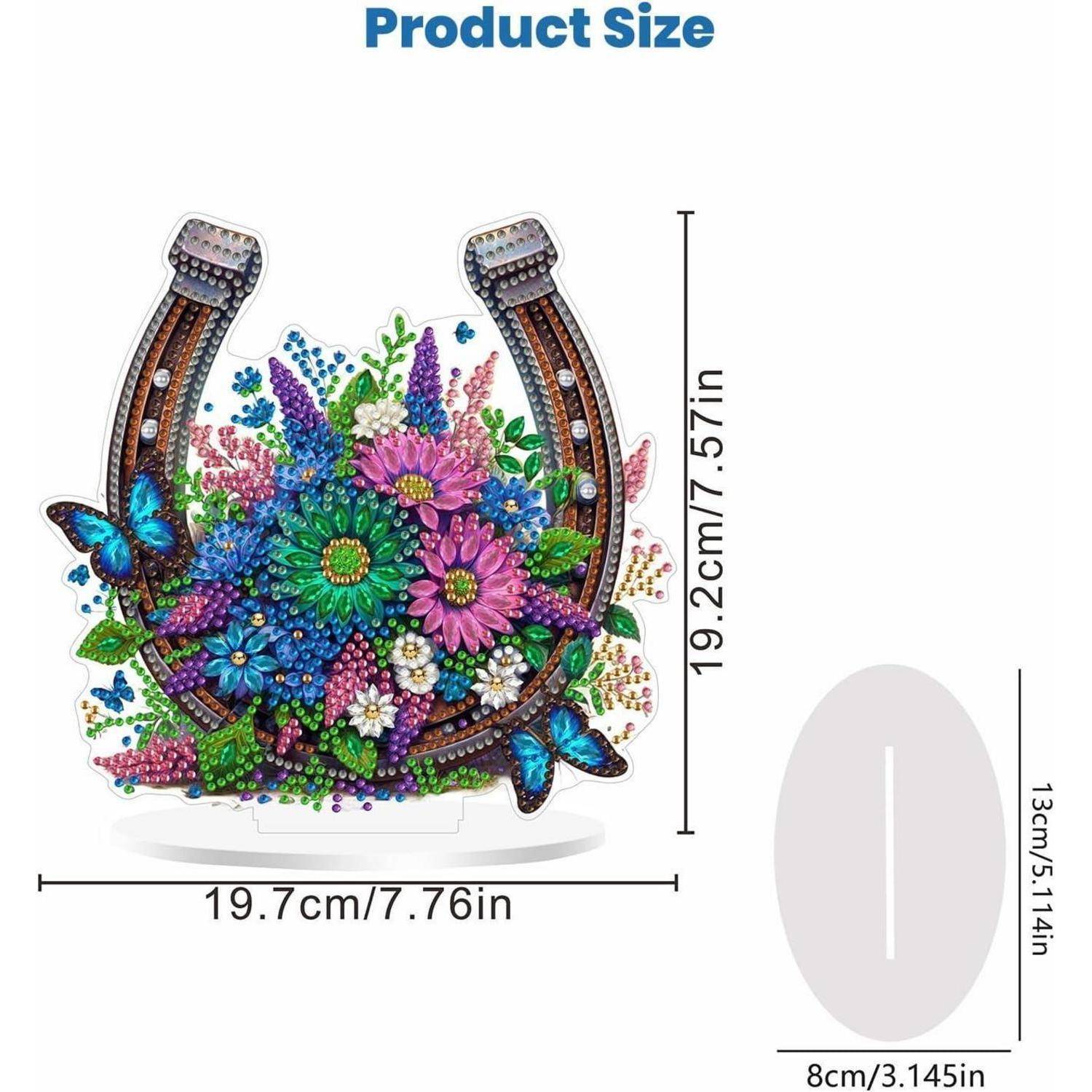 Produktgrößendiagramm für eine hufeisen­förmige florale Schmetterlingsdekorationen: 19,7 cm breit, 19,2 cm hoch, mit einer ovalen Basis 8 cm breit und 13 cm hoch.