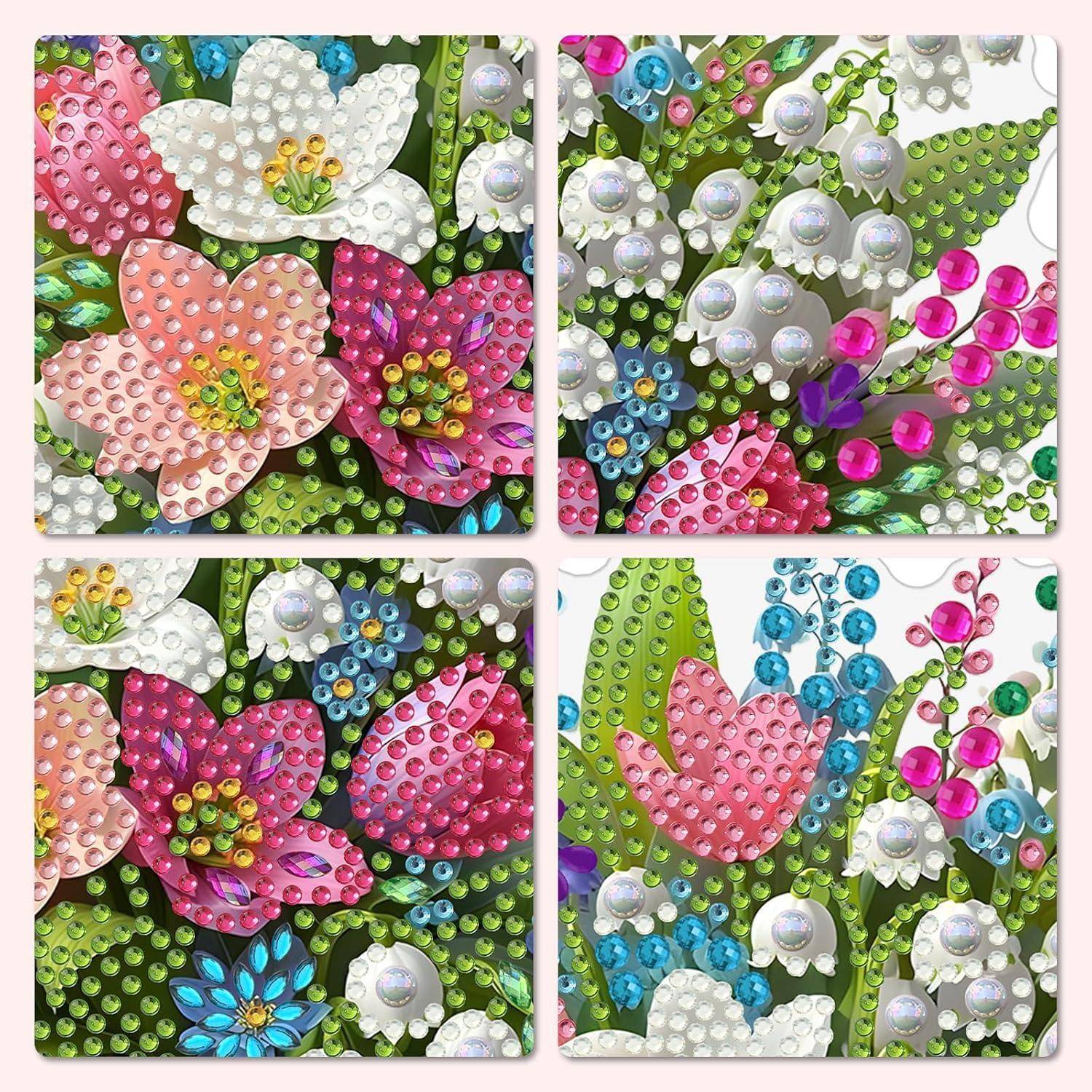 Vier dekorative Paneele mit bunten Blumenmuster aus Perlen, mit rosa, weißen, grünen und blauen Blumen auf strukturiertem Hintergrund.
