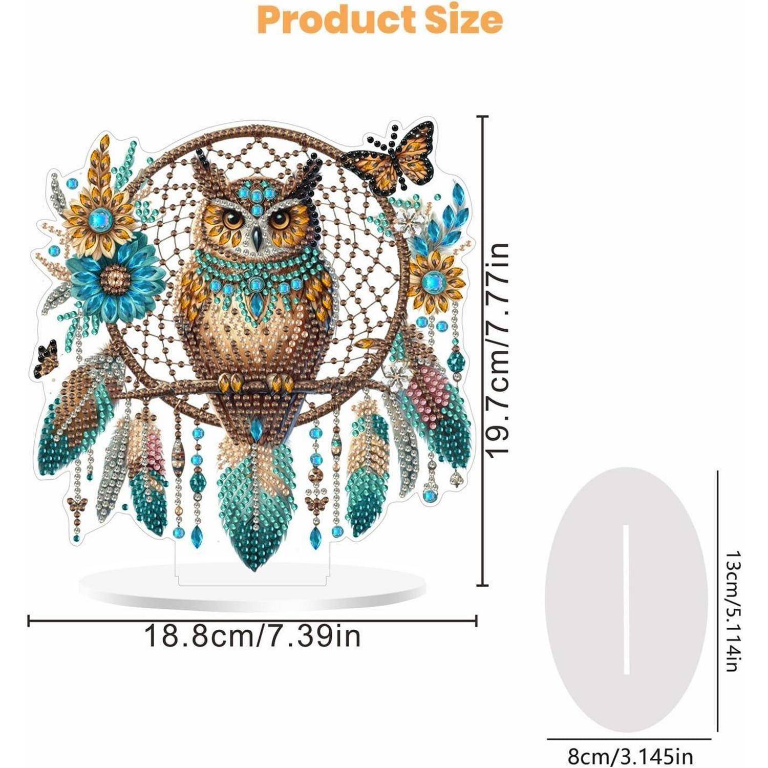 Produktgrößendiagramm eines geschmückten Eulen-Traumfängers als Wanddekoration mit Blumen und Schmetterling, mit Maßen von 19,7 cm x 18,8 cm, plus ein Aufhängestück von 13 cm x 8 cm.