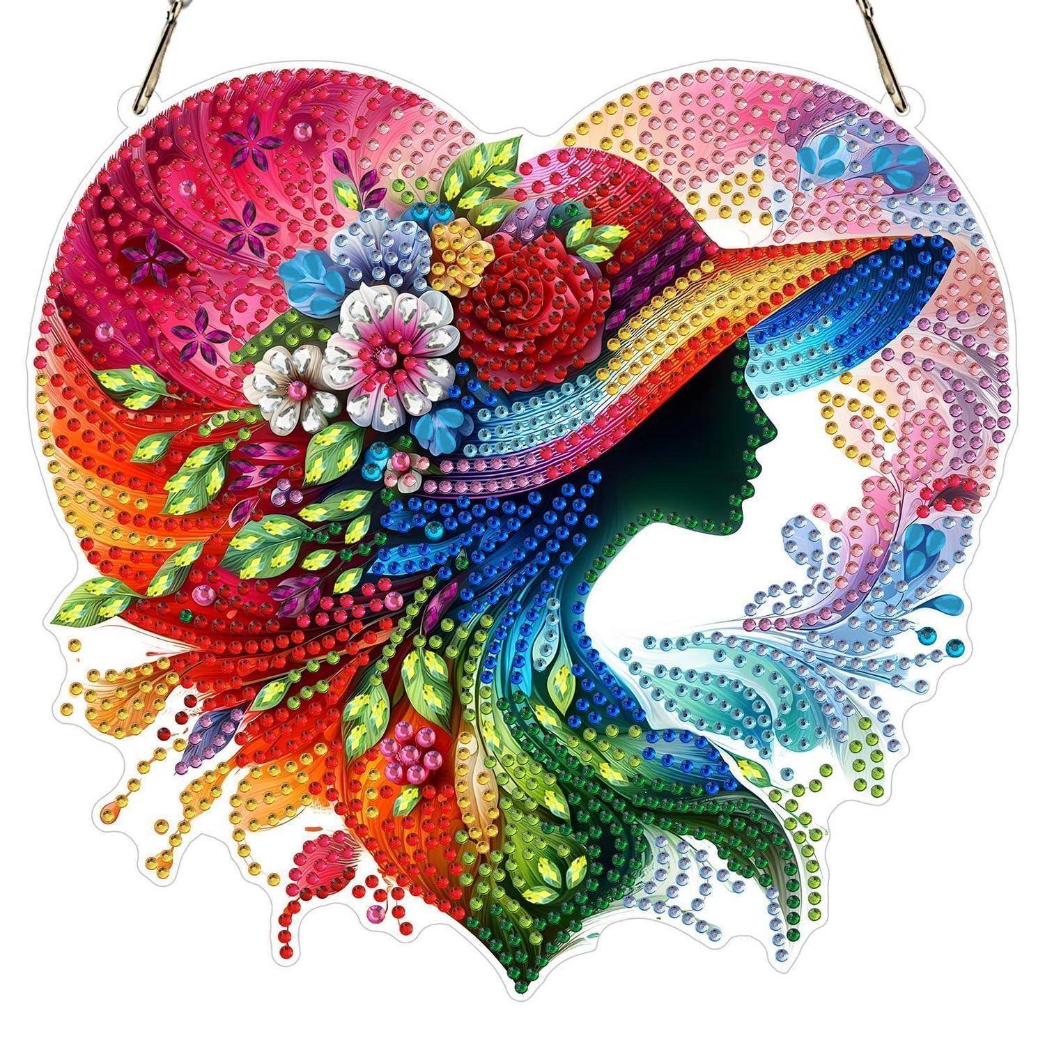 Herzförmiges Strass-Kunstwerk, das eine farbenfrohe Frau in Seitenansicht zeigt, die einen breiten Hut mit Blumen trägt, mit fließenden Regenbogenblättern.