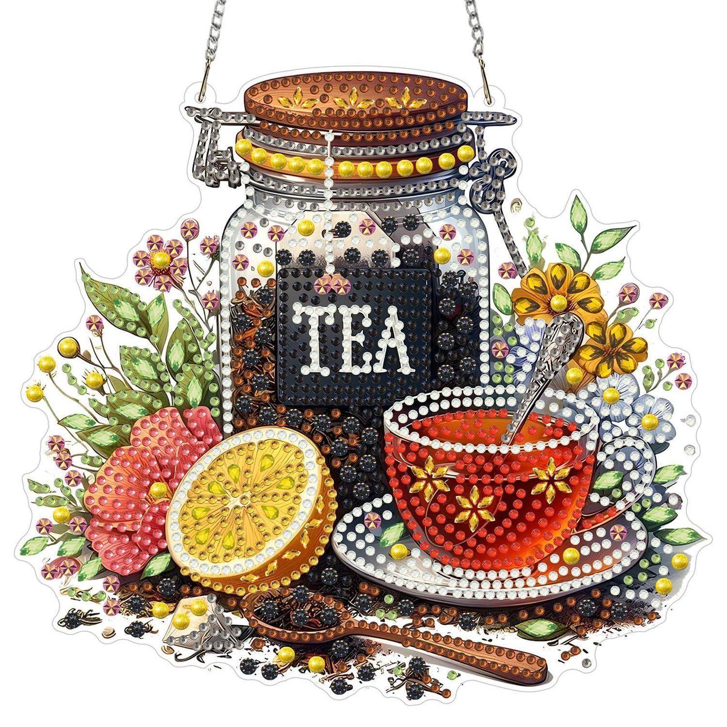 Dekorative Illustration eines Teeglases und einer roten Teetasse mit Löffel, umgeben von Blumen, Zitrusscheiben und Teeblättern