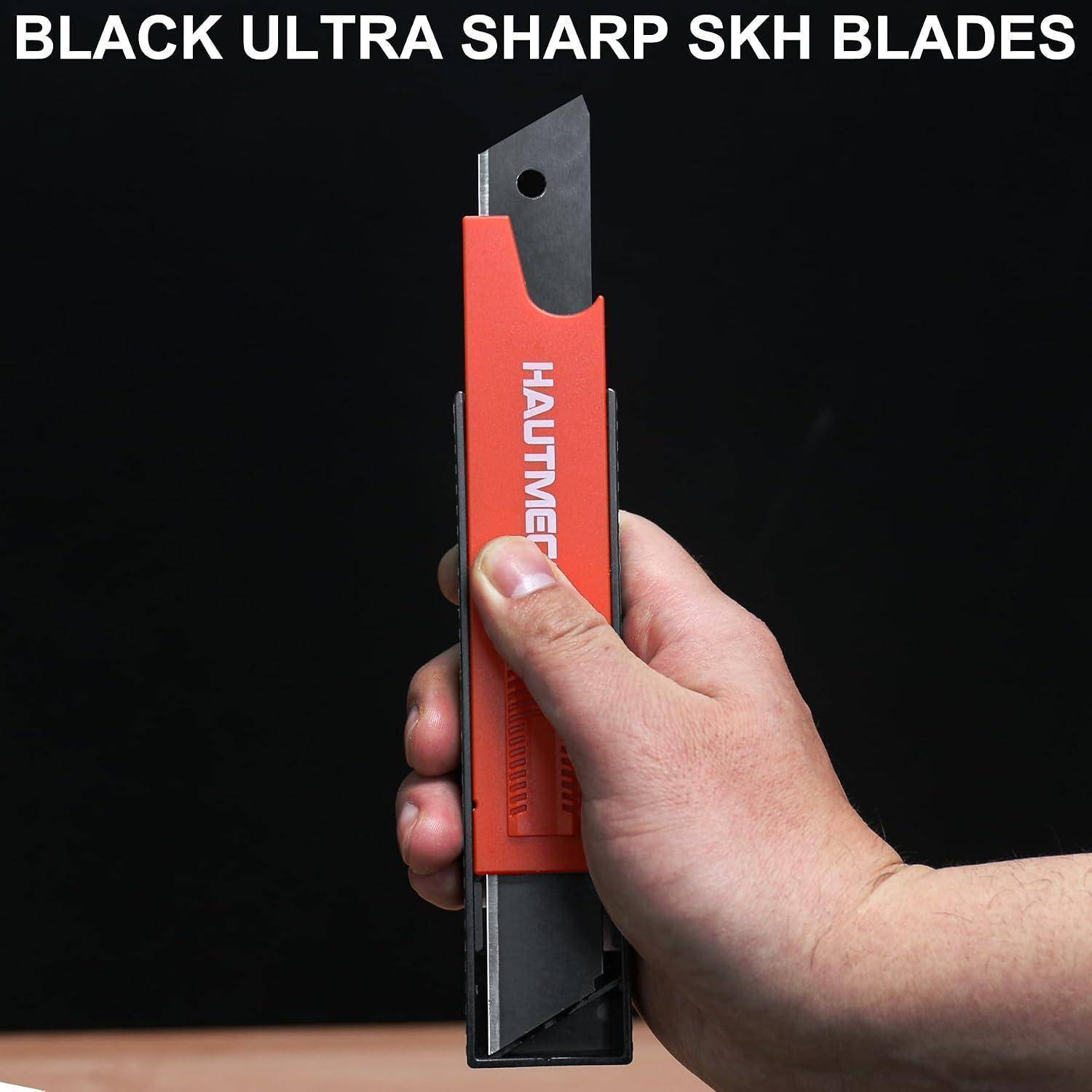 Hand hält ein rotes Utility-Knife-Paket mit der Aufschrift „HAUTMEC