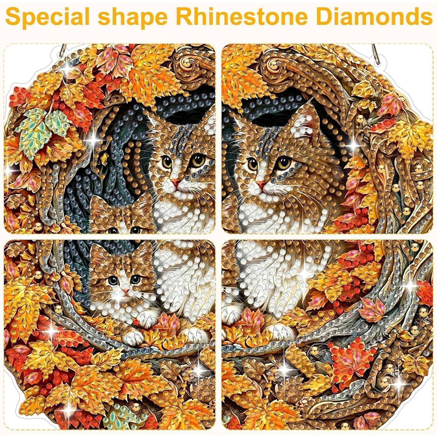 Vierpanel-Diamantmalerei einer Katze zwischen Herbstblättern, mit dem Titel „Special shape Rhinestone Diamonds