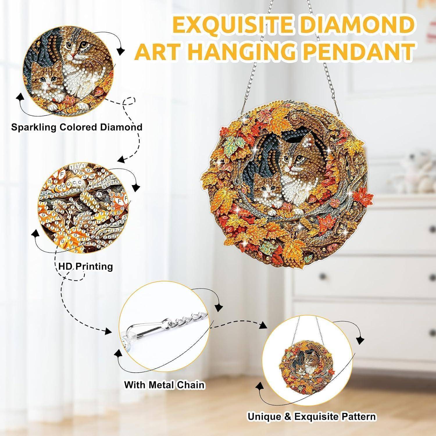 Werbebild eines runden Diamant-Kunstanhängers mit Katzenporträt, gezeigt mit Metallkette und eingefügten Nahaufnahmen, die funkelnde farbige Diamanten, HD-Druck und Musterddetails hervorheben.