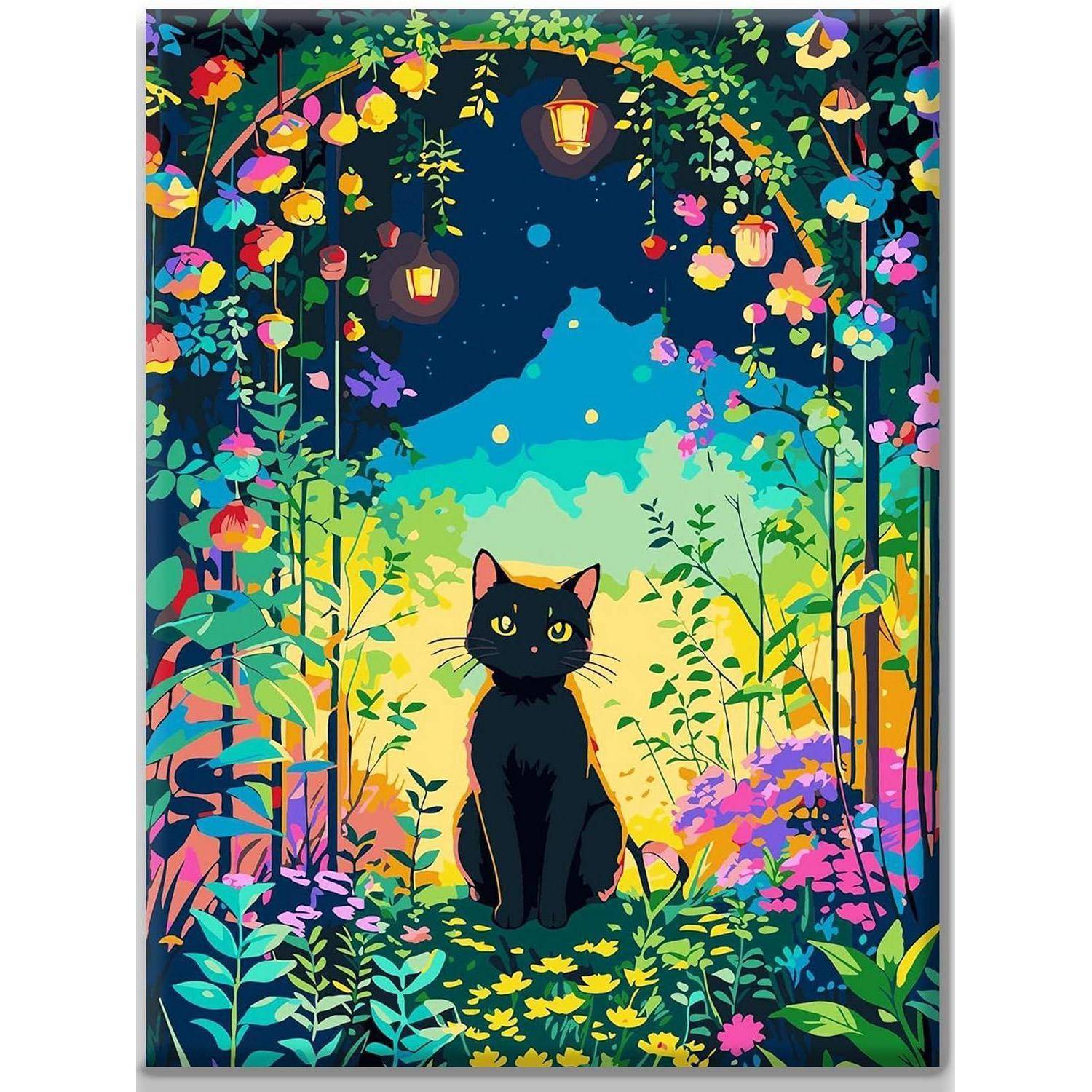 Schwarze Katze, die nachts in einem bunten, blumenerfüllten Garten sitzt, umrahmt von hängenden Laternen und dichtem Blattwerk unter einem Sternenhimmel.