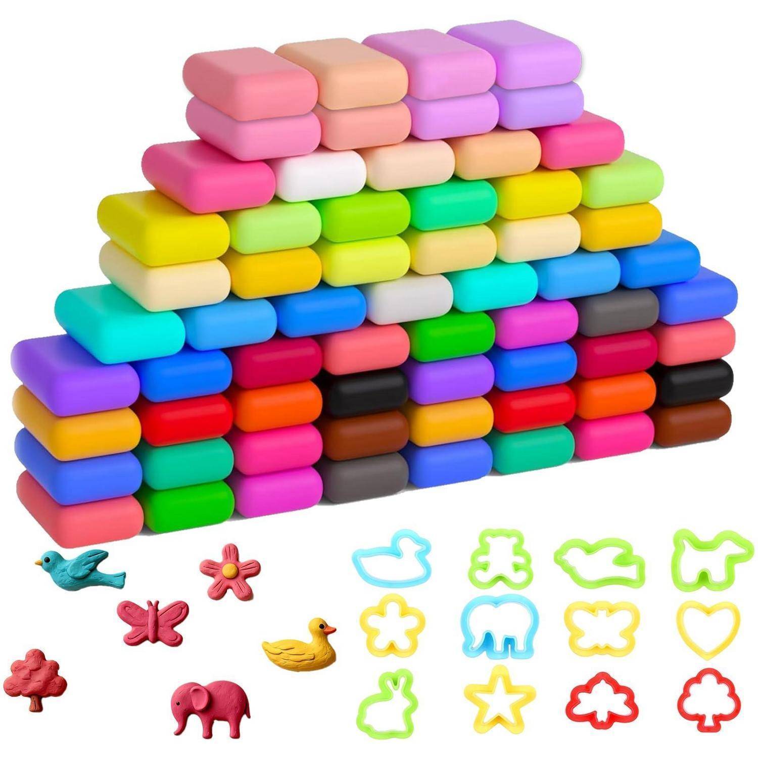 Bunte übereinander gestapelte Spielbausteine mit assortiertem Kleinspielzeug in Form von Tierfiguren und Formelementen darunter, was auf ein Kinder-Bau- oder Sortierspielzeugset hindeutet.