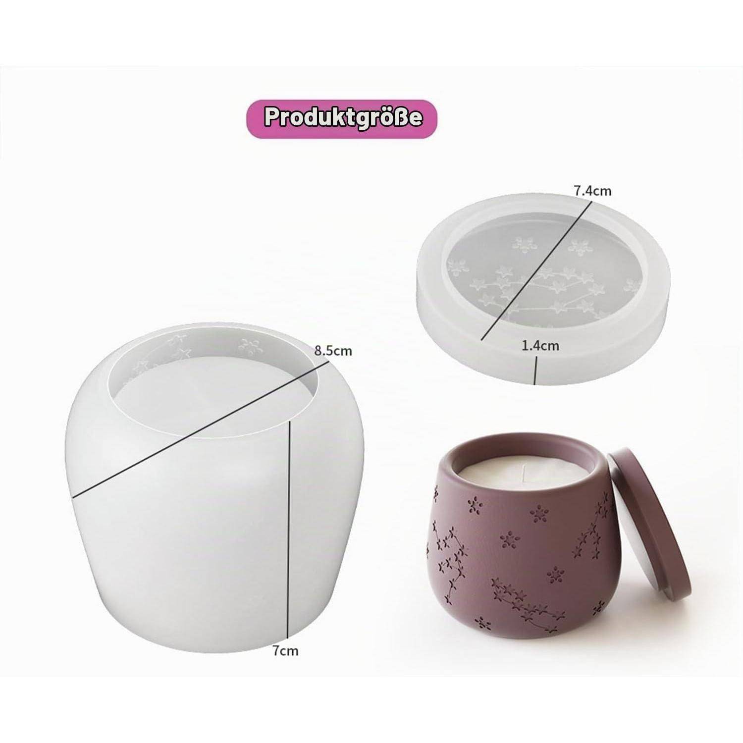 Produktgrößendiagramm mit einem weißen Kerzenjar mit Deckel und einem lila Jar mit Deckel; Abmessungen beschriftet 8,5 cm, 7 cm, 7,4 cm und 1,4 cm.