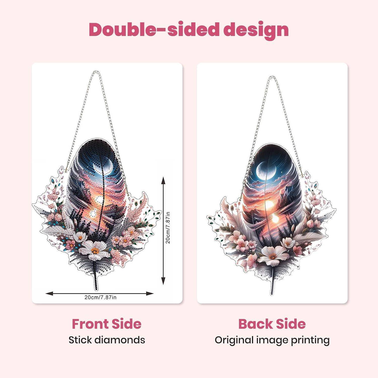 Produktabbildung zum Vergleich des doppelseitigen Designs einer Hängetasche: Vorderseite mit Strasssteinen, Rückseite mit Originaldruck.