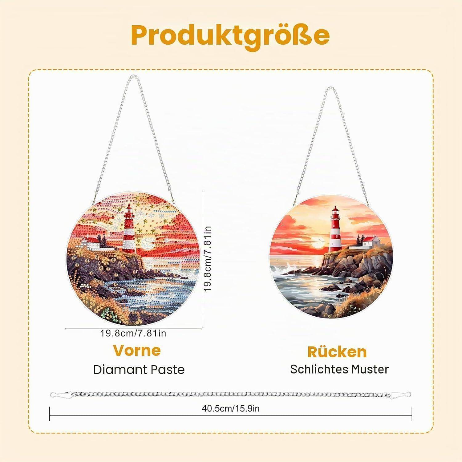 Produktgrößendiagramm, das eine runde Hängekoration zeigt, 19,8 cm breit und 19,8 cm hoch, mit dem vorderen "Diamond Paste""-Leuchtturmdesign und dem hinteren ""Schlichtmuster""; Kettenlänge 40,5 cm.