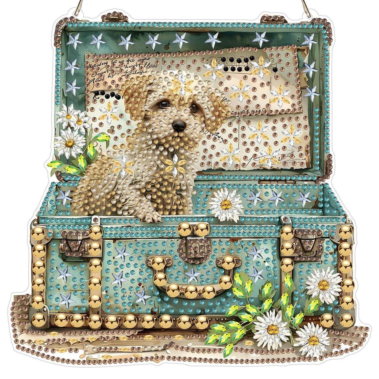 Dekorative Schmuckschatulle in Form einer offenen Truhe, mit einer kleinen Hundefigur und floralen Akzenten in Türkis und Gold.