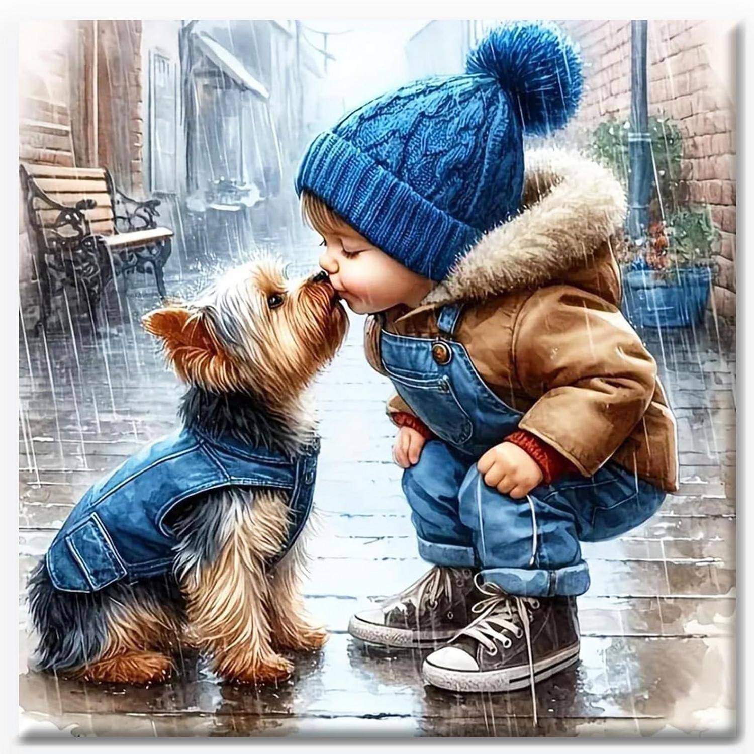 Ein kleines Kind in einer blauen Strickmütze küsst einen kleinen Hund in einer Jeansjacke auf einer regnerischen Straße.