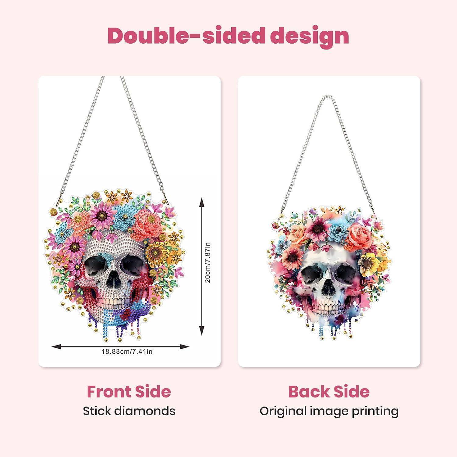 Vergleichsgrafik einer doppelseitigen hängenden Totenkopf-Blumendekoration, die die Vorderseite mit Stab-Diamanten und die Rückseite mit dem ursprünglichen gedruckten Bild zeigt.