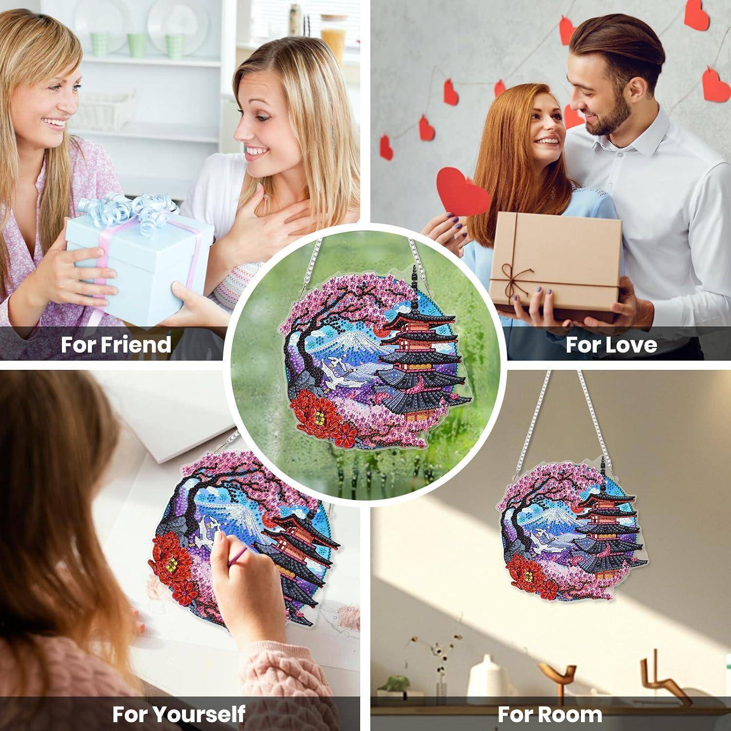 Collage zeigt ein dekoratives Diamant-Malerei-Ornament, das als Geschenk für einen Freund, einen geliebten Menschen, sich selbst oder als Raumdekoration verwendet wird, mit einem Pagoden- und Blumendesign.