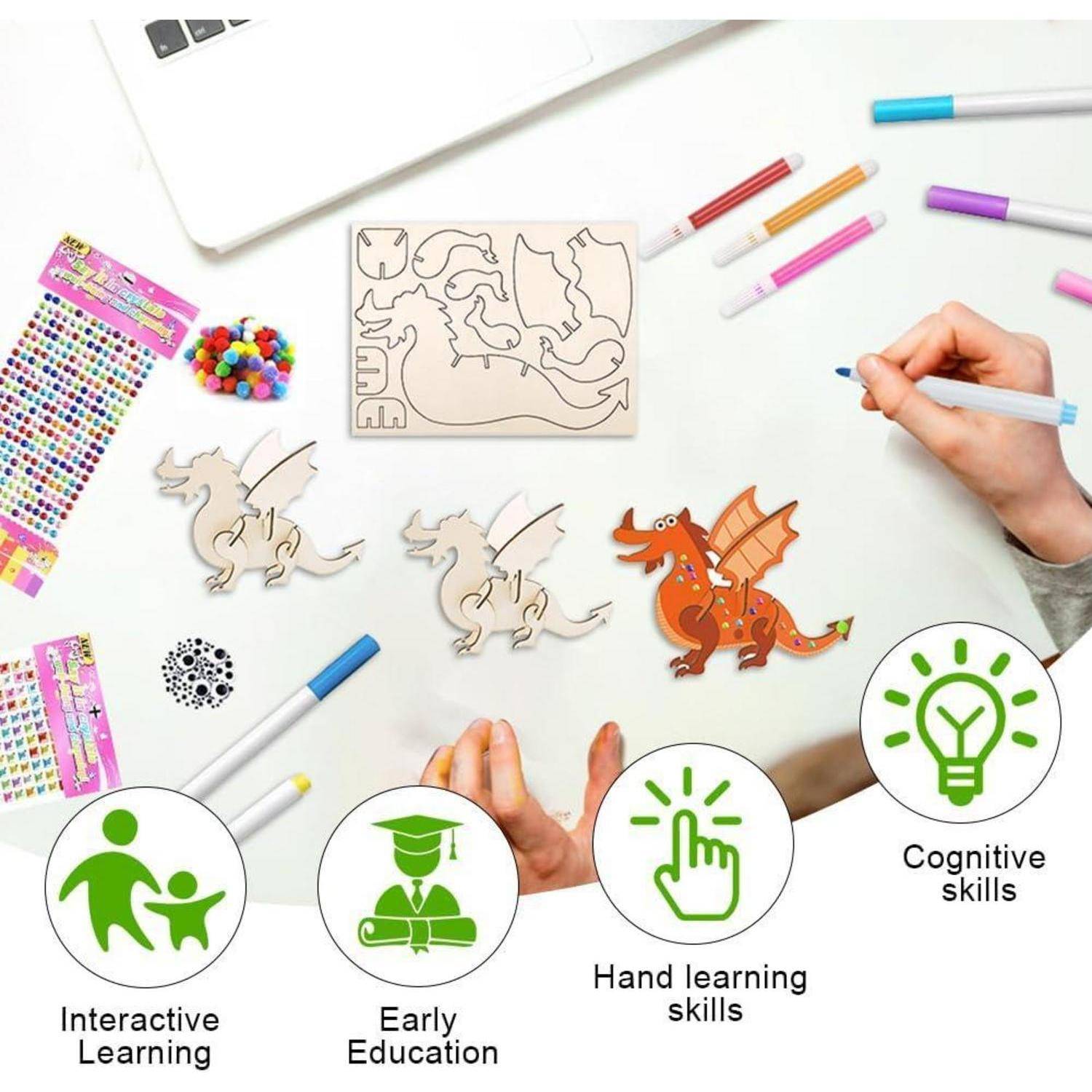 Hände zeichnen und ordnen drachenförmige Puzzleteile auf einem Schreibtisch, mit Markern und Symbolen mit den Beschriftungen Interaktives Lernen, Frühpädagogik, Handlernfähigkeiten und Kognitive Fähigkeiten.
