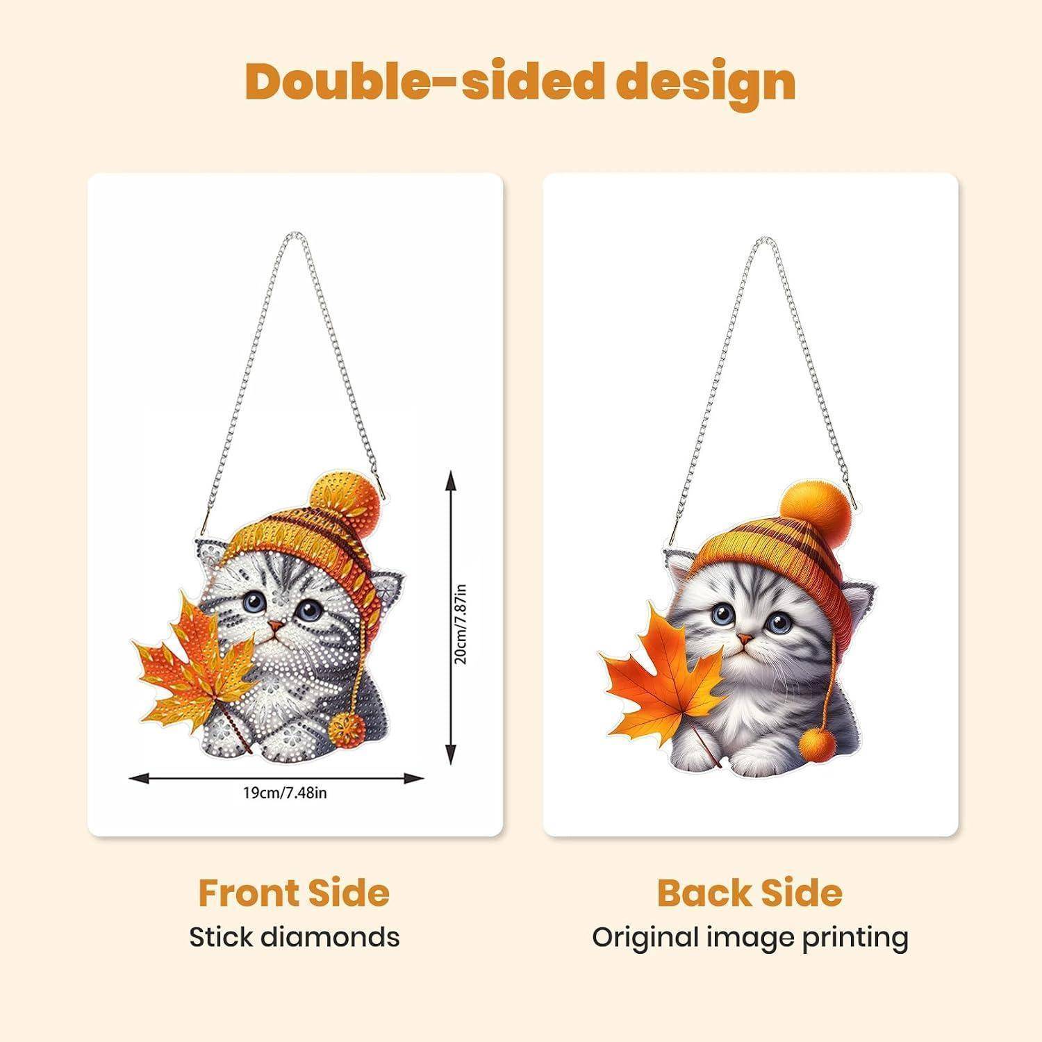 Illustration einer beidseitigen hängenden Katzenfigur, die die Vorderseite mit Stab-Diamanten und die Rückseite mit dem ursprünglichen gedruckten Bild zeigt, plus Größenangaben 19 cm x 24 cm.