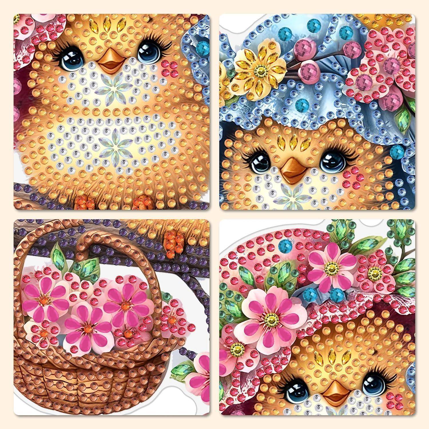 Vier mit Diamanten bemalte Handwerksbilder: zwei Eulenggesichter, eine blumenbedeckte Eule und ein Korb mit rosa Blumen, dargestellt in einem 2x2-Raster.
