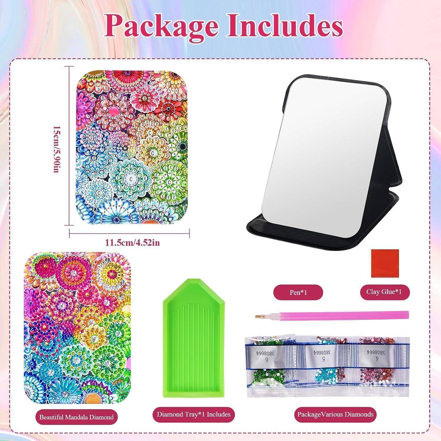 Das Produktpaket enthält einen Spiegelständer, zwei Blumen-Mandala-Handyhüllen, ein grünes Diamant-Tablett, einen rosa Stift, Modellierklebstoff und sortierte Strasssteine; Größen wie abgebildet.