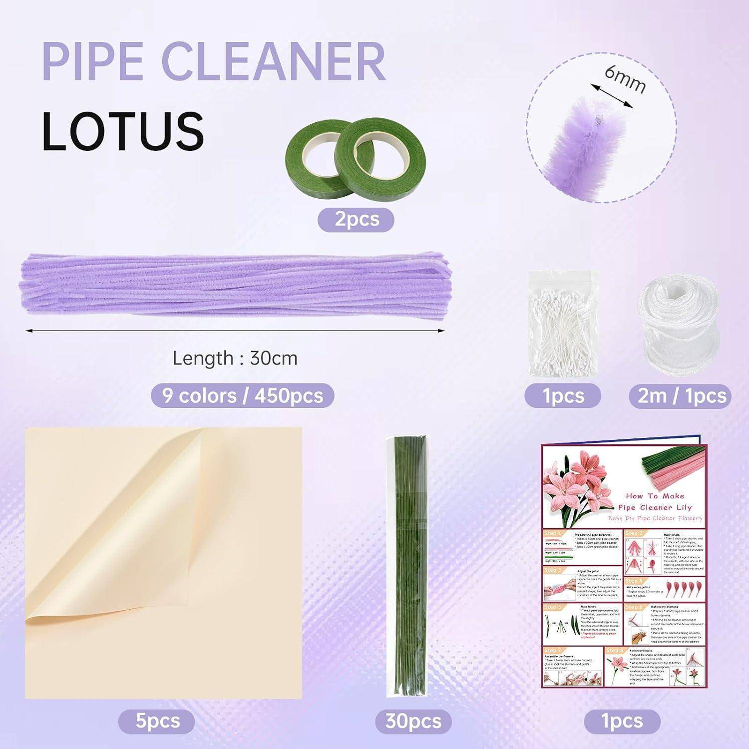 Produktcollage für 'ROHRREINIGER LOTUS' mit lavendelfarbenen 30 cm Rohrreinigern, 6 mm Flausch, und enthaltenen Mengen an grünen, weißen und cremefarbenen Materialien mit einem Blumen-Tutorial-Blatt.