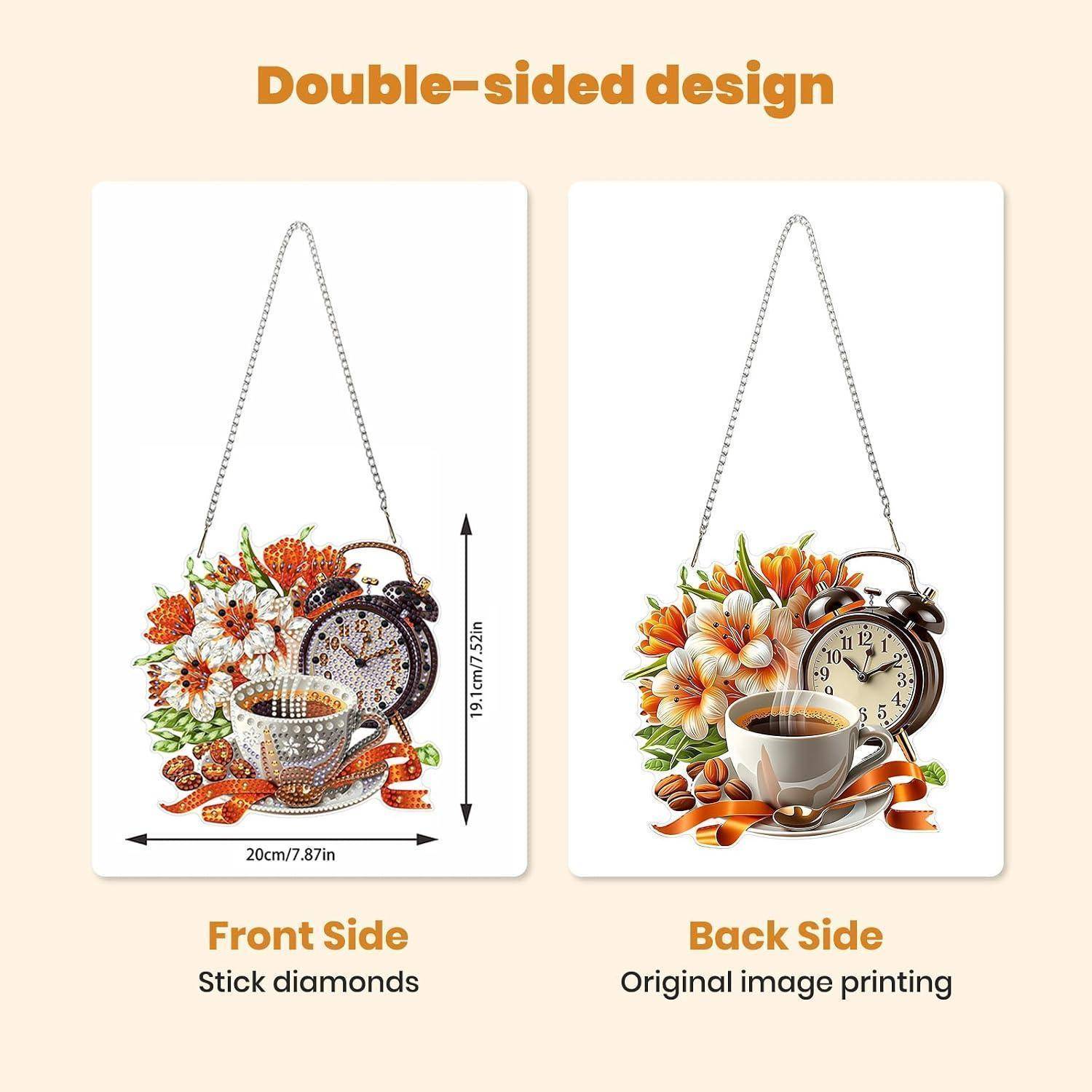 Werbegrafik mit doppelseitigem Design: Vorderseite mit Steckkristallen, Rückseite mit originalbilddruck, mit floralem Teebecher- und Uhrendesign und aufgeführten Abmessungen.
