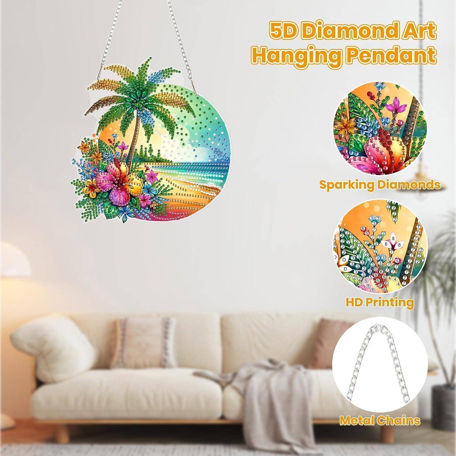 Werbeabbildung eines 5D-Diamantkunst-Anhängers zum Aufhängen mit einem farbenfrohen Design aus tropischem Strand und Blumen, gezeigt mit Nahaufnahmen mit den Beschriftungen 