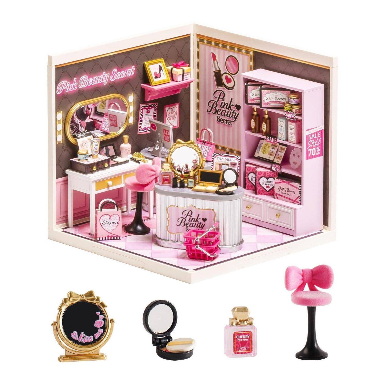 Rosafarbenes Beauty-Store-Spielset mit Frisiertisch, Regalen, Kosmetikprodukten, Spiegel, Verkaufsschildern und vier Miniaturzubehörteilen wie unten gezeigt.
