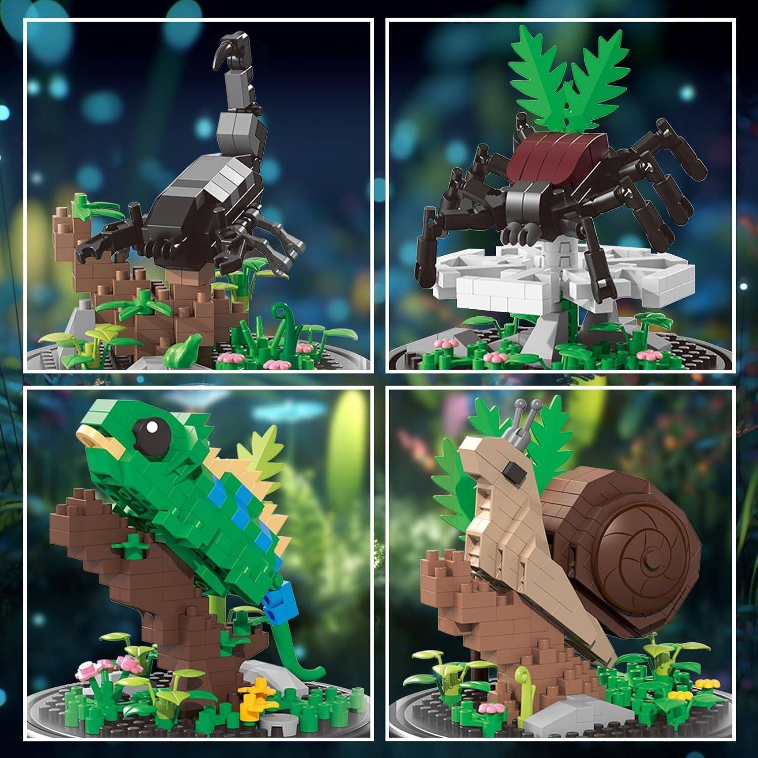 Vier LEGO-ähnliche Tierfiguren: Ein Skorpion, eine Spinne, ein Papagei und eine Schnecke, jeweils auf einer kleinen Naturbasismontiert.