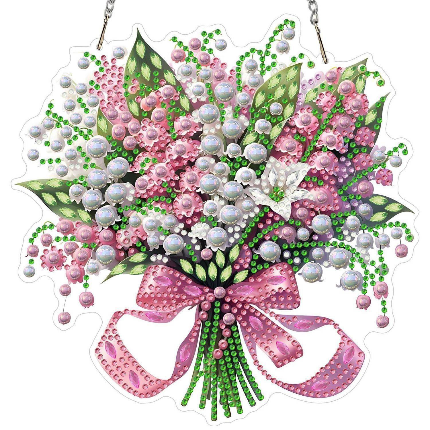 Dekoratives Blumensträußchen aus rosa Blüten und grünen Blättern mit perlmuttähnlichen Perlen und rosa Schleife, zum Aufhängen als Ornament oder Blumendeko.