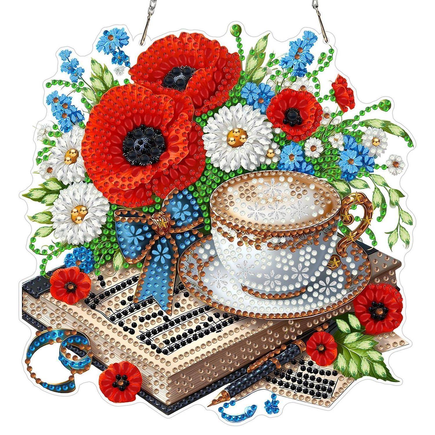 Dekorative Diamantmalerei einer weißen Teetasse und Untertasse auf gestapelten Büchern, umgeben von roten Mohnblumen, blauen Blumen und einer blauen Schleifenschleife.