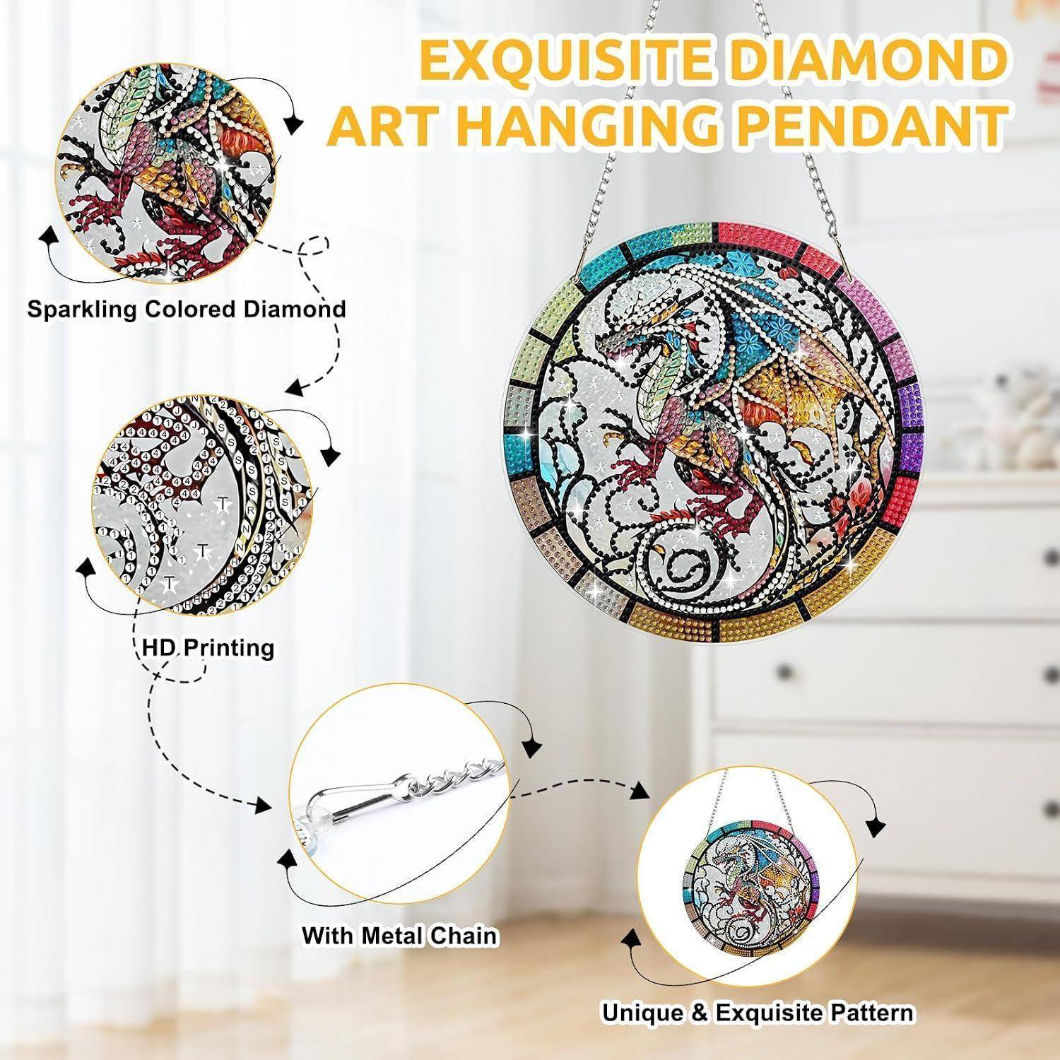 Anhängerpendel mit rundem Diamant-Kunstdesign mit farbenfrohem funkelndem Mosaikdesign und Metallkette, dargestellt als Produkt-Feature-Grafik mit beschrifteten Detailaufnahmen.