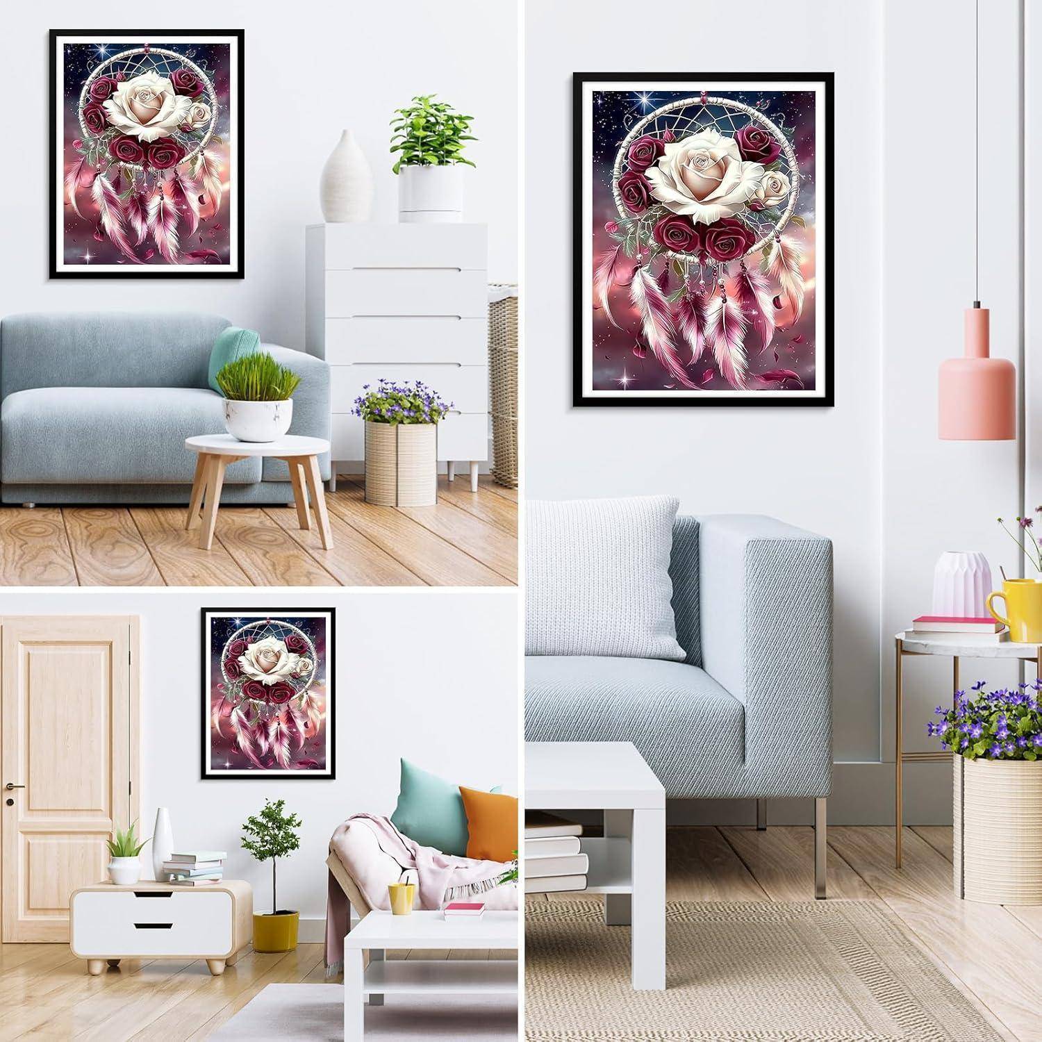 Gerahmte Blumen-Traumfänger-Wandkunst in mehreren modernen Wohnzimmereinrichtungen