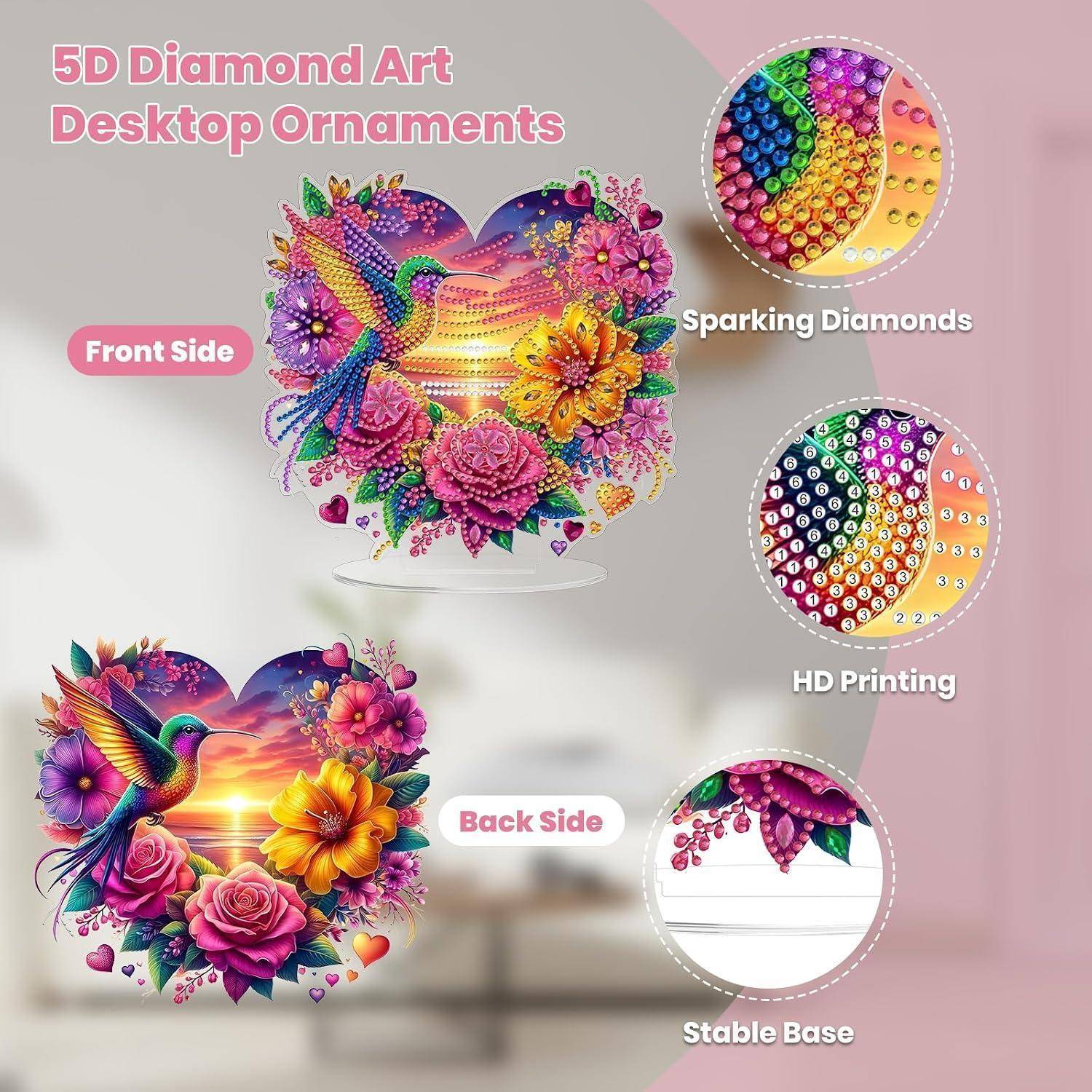 Werbebild von 5D-Diamantkunst-Schreibtischornamente mit Front- und Rückseiten-Design, funkelnde Edelsteine, HD-Druck und stabiler Basis.