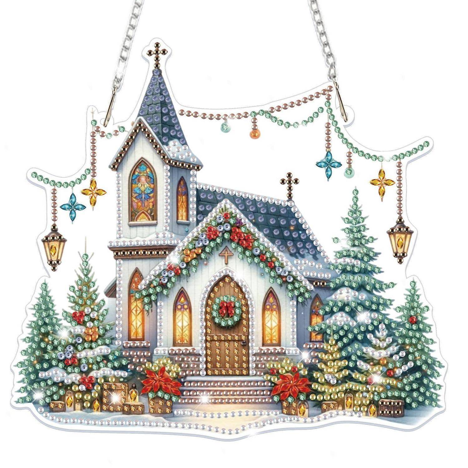 Illustrierter Weihnachtskirchenornament mit schneebedeckten Bäumen, Girlanden, leuchtenden Fenstern und hängenden Dekorationen auf weißem Hintergrund.