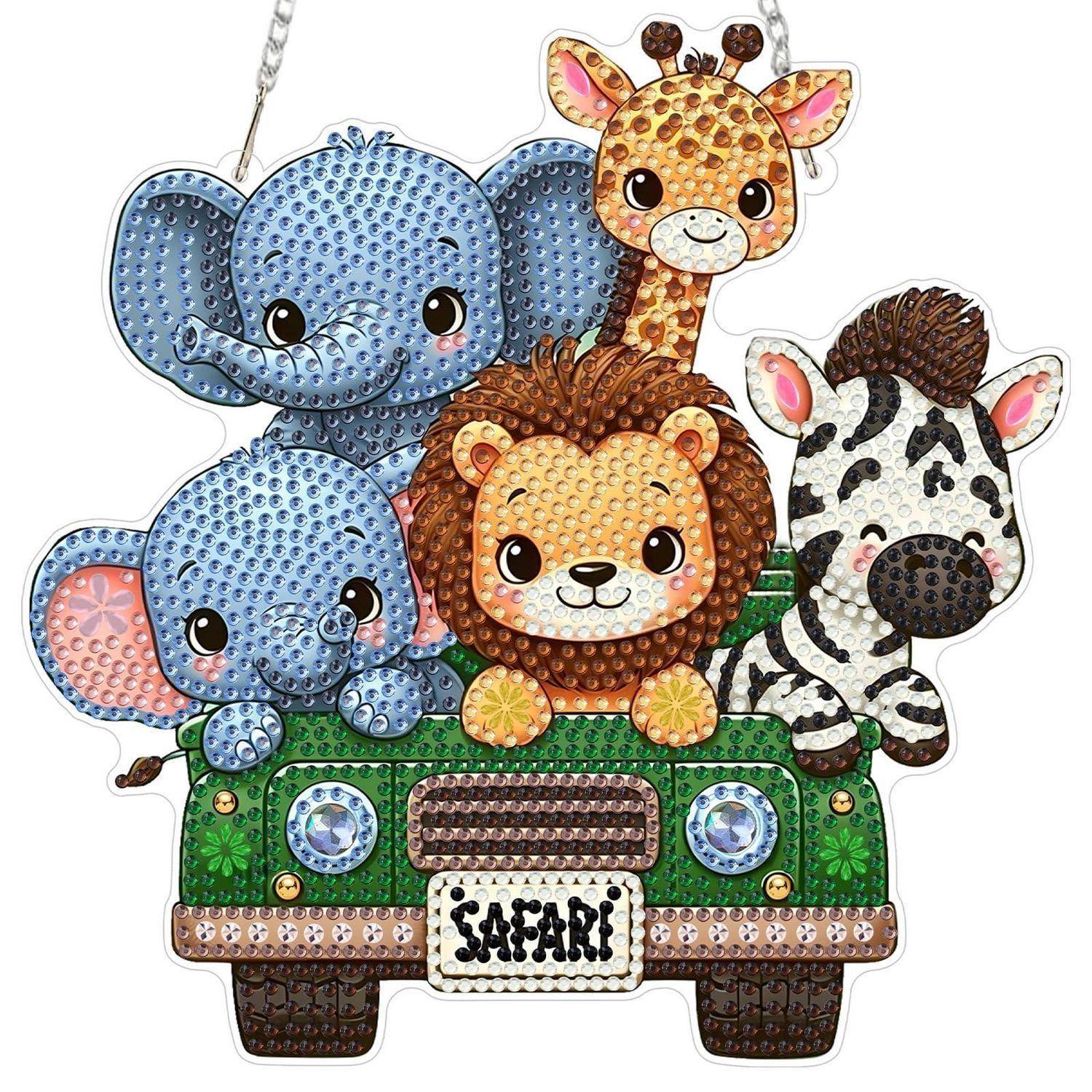 Ein dekoratives Safari-Auto-Ornament mit einem blauen Elefanten, einer Giraffe, einem Löwen, einem Zebra und einem Elefanten, die oben zusammengefasst sind, mit der Aufschrift „SAFARI