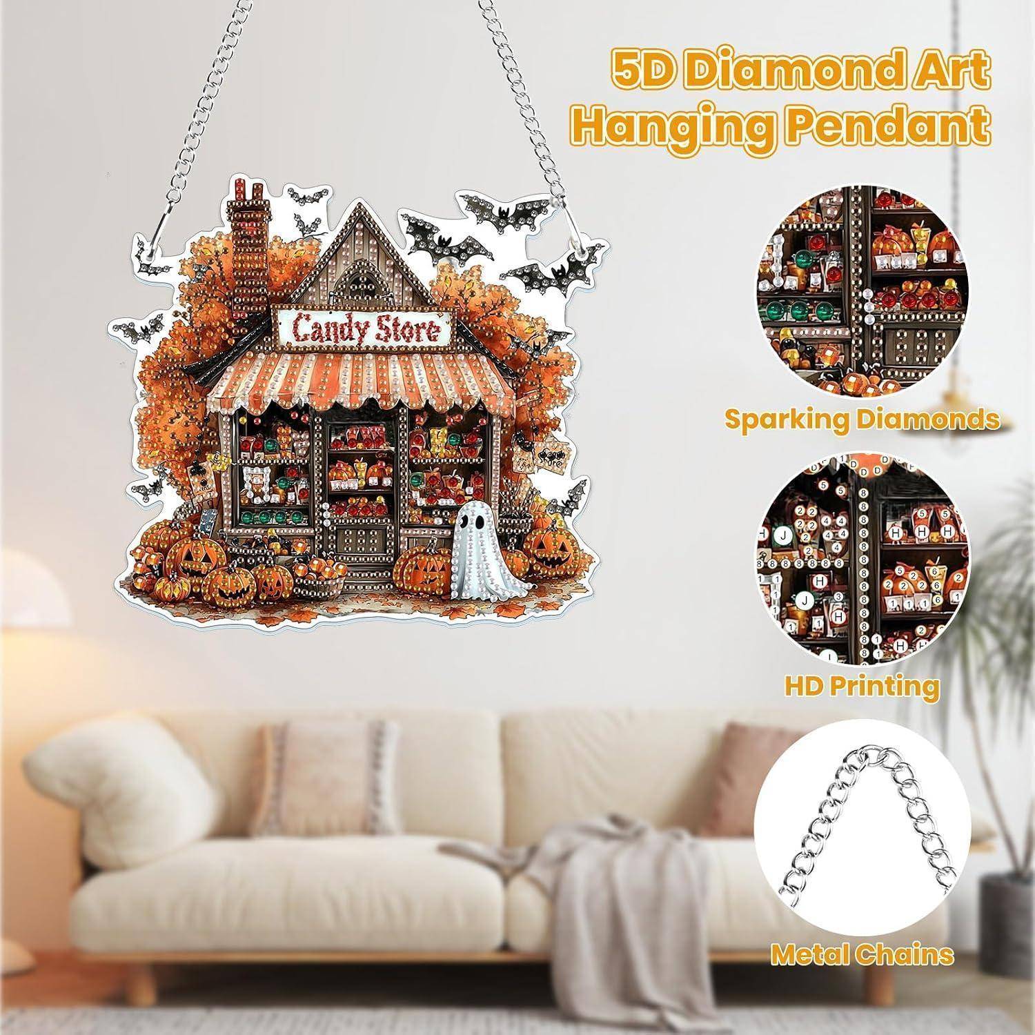 Werbebild eines 5D-Diamantkunst-Hängependants, das ein Halloween-Süßwarenladen mit Fledermäusen, Kürbissen und Geistern zeigt, plus Nahaufnahmen, die funkelnde Diamanten, HD-Druck und Metallketten hervorheben.