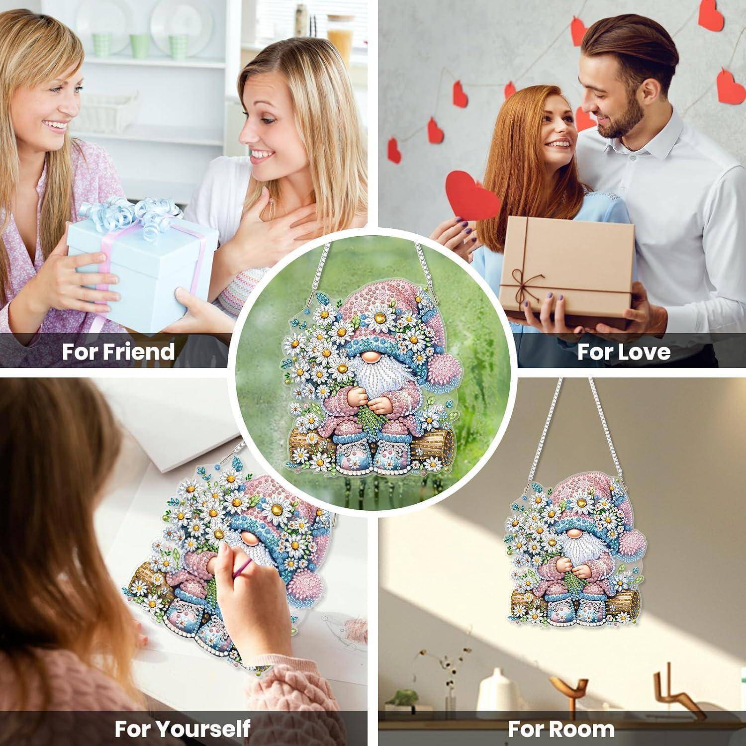 Collage, das ein zwergisches Geschenk bewirbt, mit Bildern für Freund, Liebe, dich selbst und Zimmer, zeigt Menschen, die ein Geschenk austauschen, und eine hängende Wanddekoration.