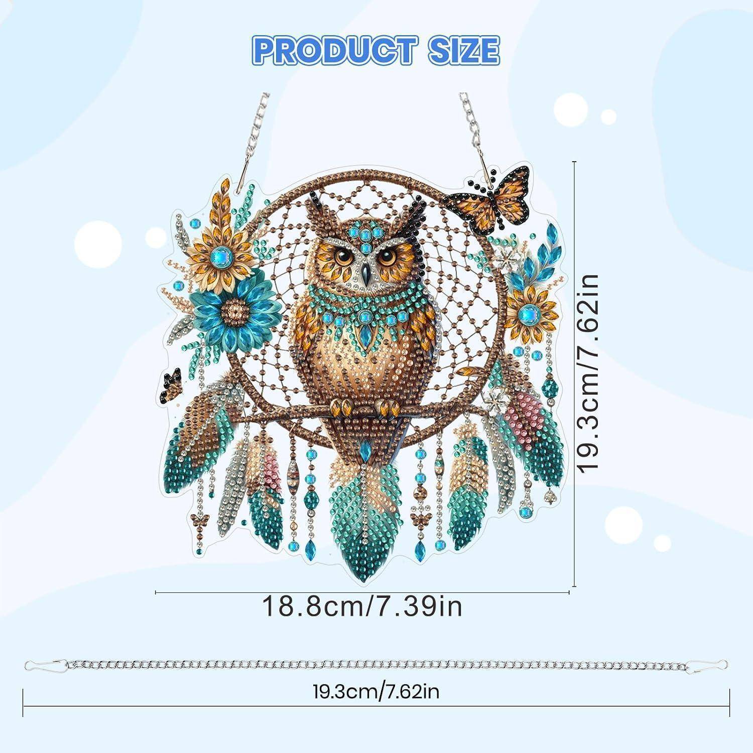 Größendiagramm eines Eulen-Traumfänger-Wandbehang mit Gesamtabmessungen von 18,8 cm x 19,3 cm und Kettenlänge von 19,3 cm.