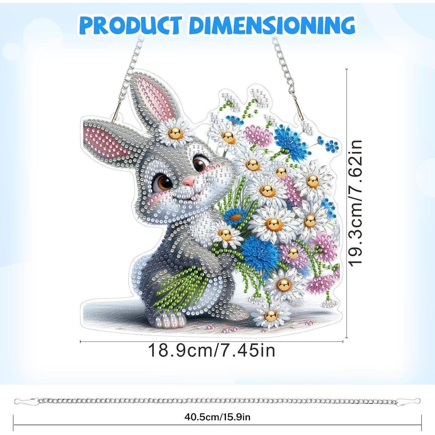 Produktdimensionierungsdiagramm mit einer kaninchenförmigen Hängdekoration mit Blumen, Breite 18,9 cm, Höhe 19,3 cm, plus Kettenlänge 40,5 cm.