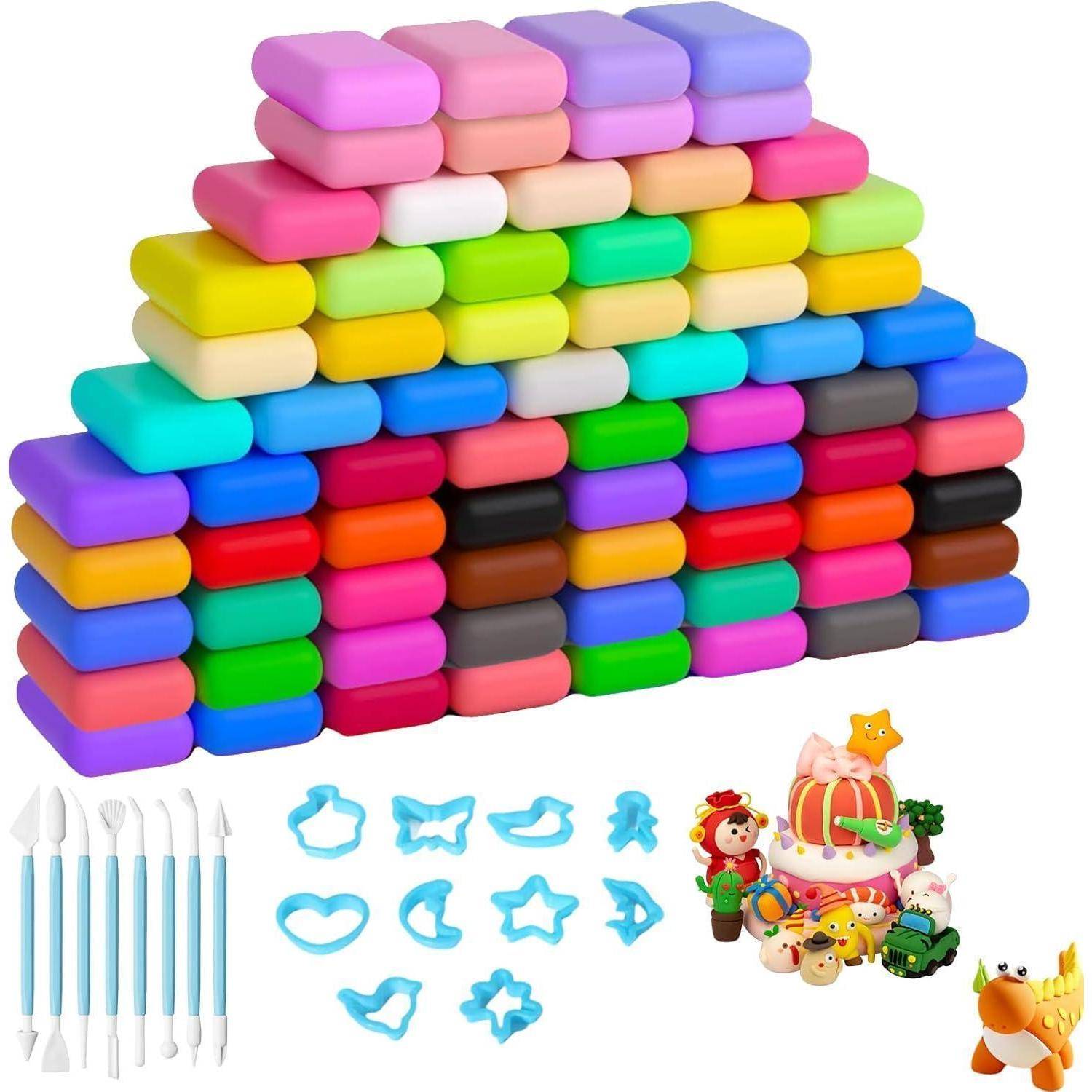 Bunte Modellierton-Stäbchen, die in einer Regenbogenpyramide gestapelt sind, mit Ton-Bildhauerwerkzeugen, Formausstechen und kleinen Spielzeugfiguren, die darunter angezeigt sind.