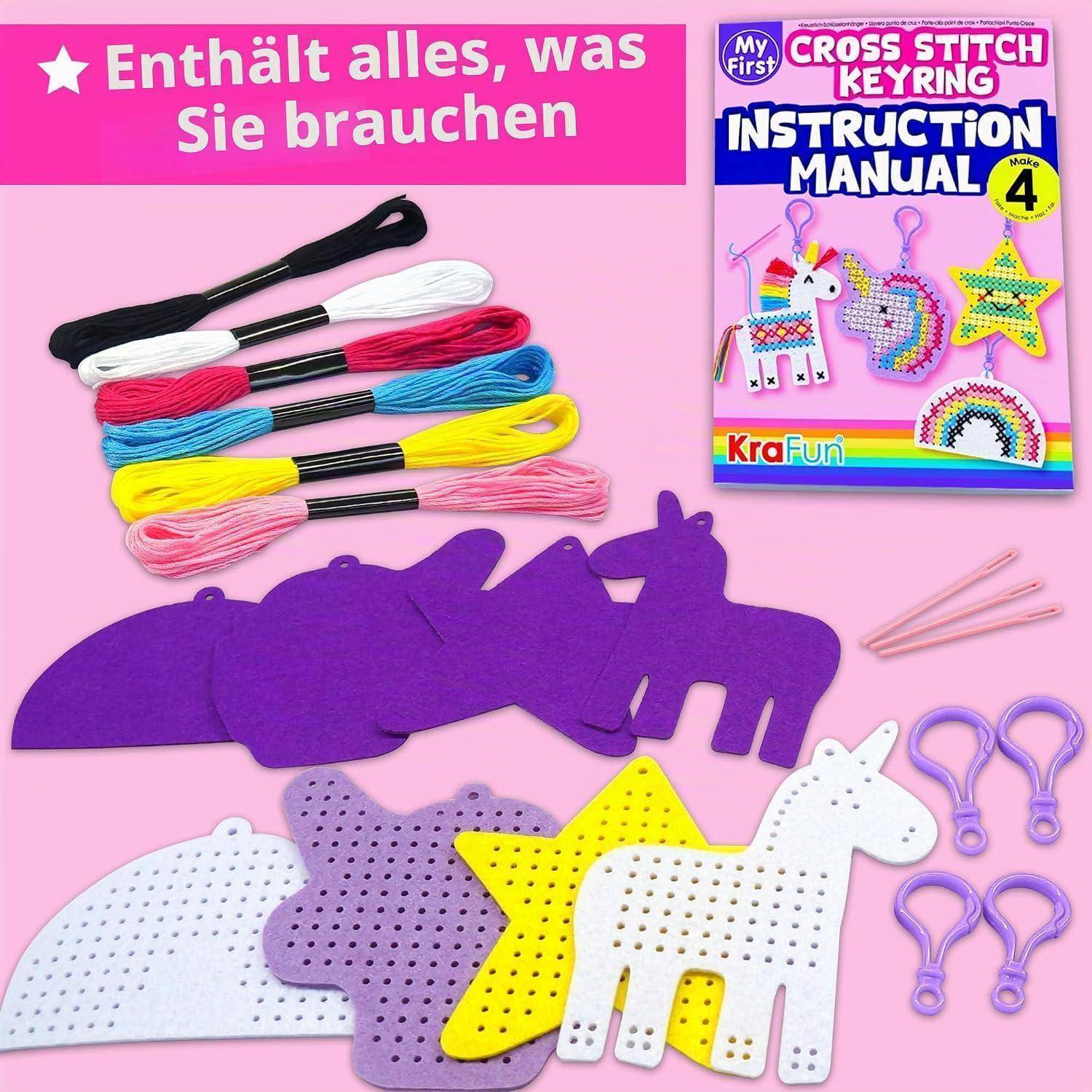Kreuzstich-Schlüsselanhänger-Bastelset-Inhalt: Anleitung, farbige Stickgarne, lila Filztierformen, Einhorn- und Sternschablonen sowie Kunststoff-Schlüsselanhänger-Clips.